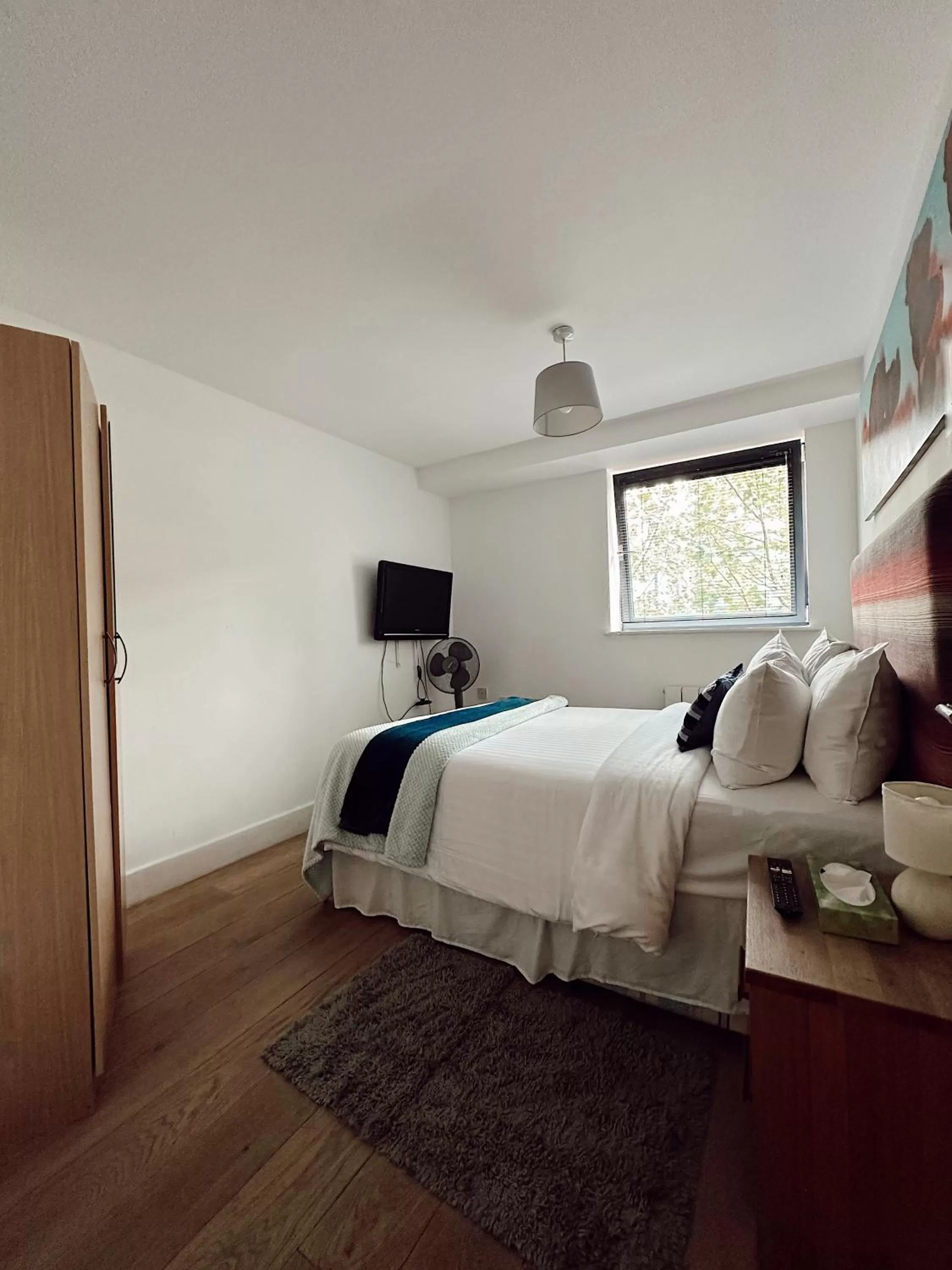 Bed in Canary Wharf - Luxury Apartments