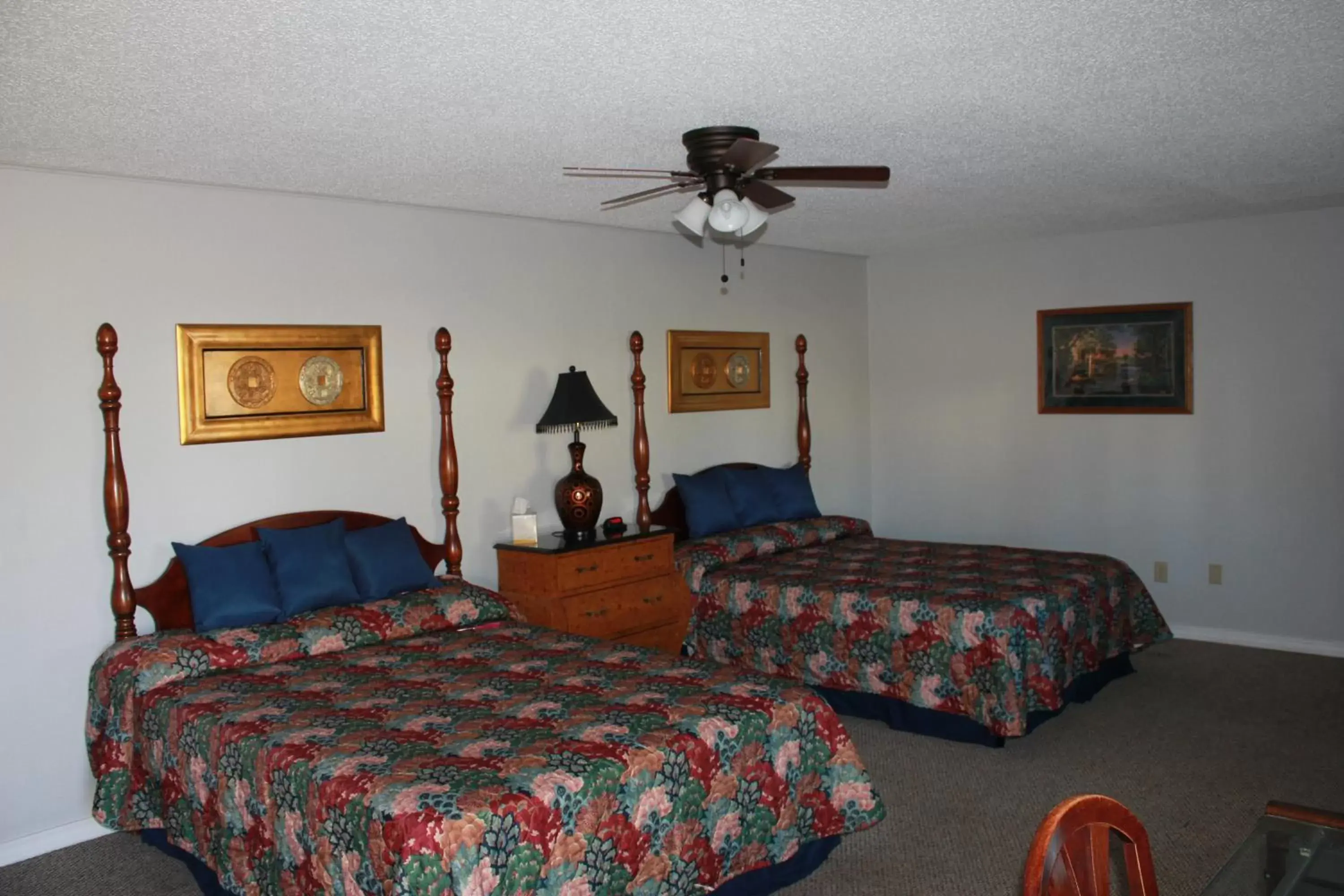 Photo of the whole room, Bed in Brydan Suites