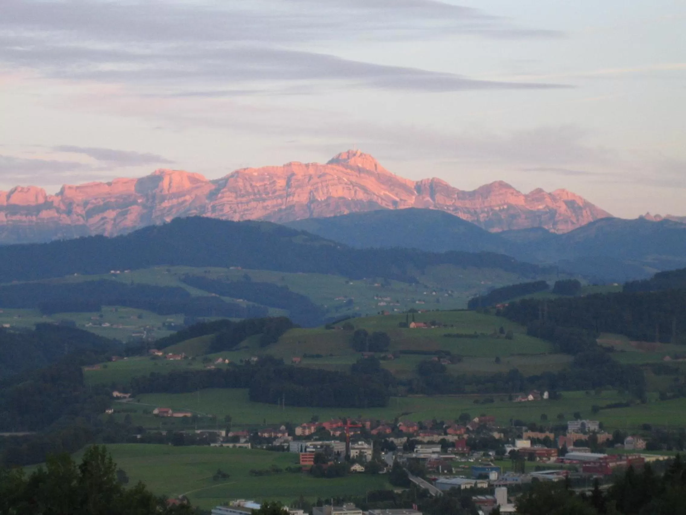 Nearby landmark in Newstar Hotel (Free Parking)