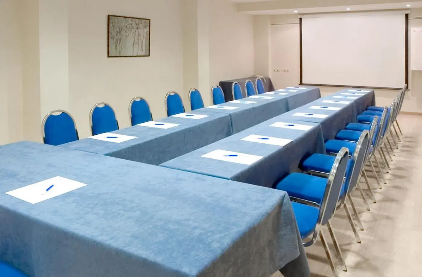 Business facilities in Infanta Mercedes