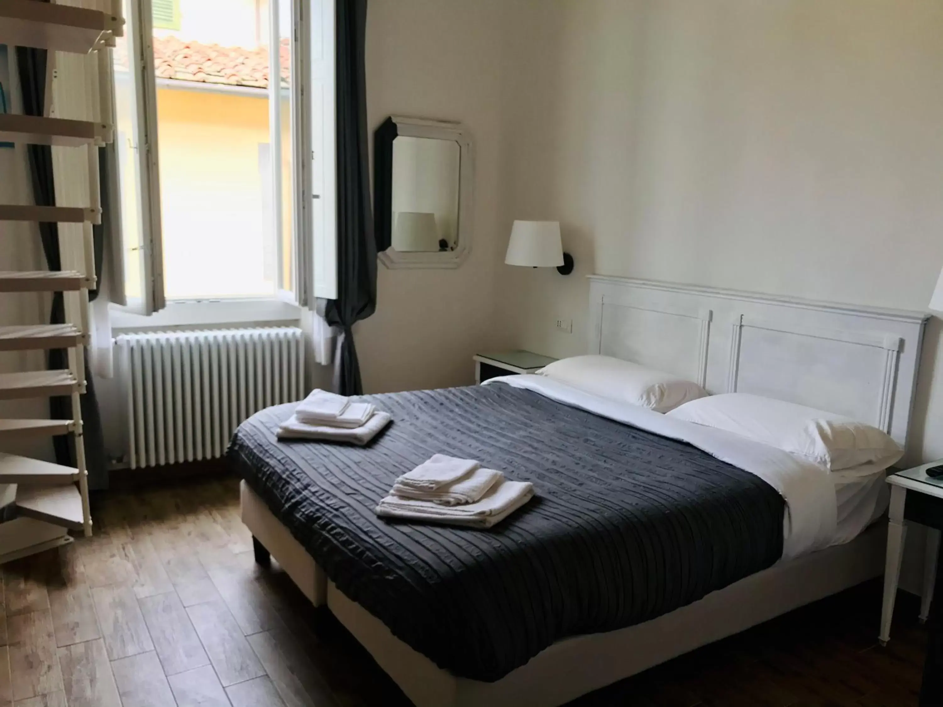 TV and multimedia, Bed in In San Frediano B&B