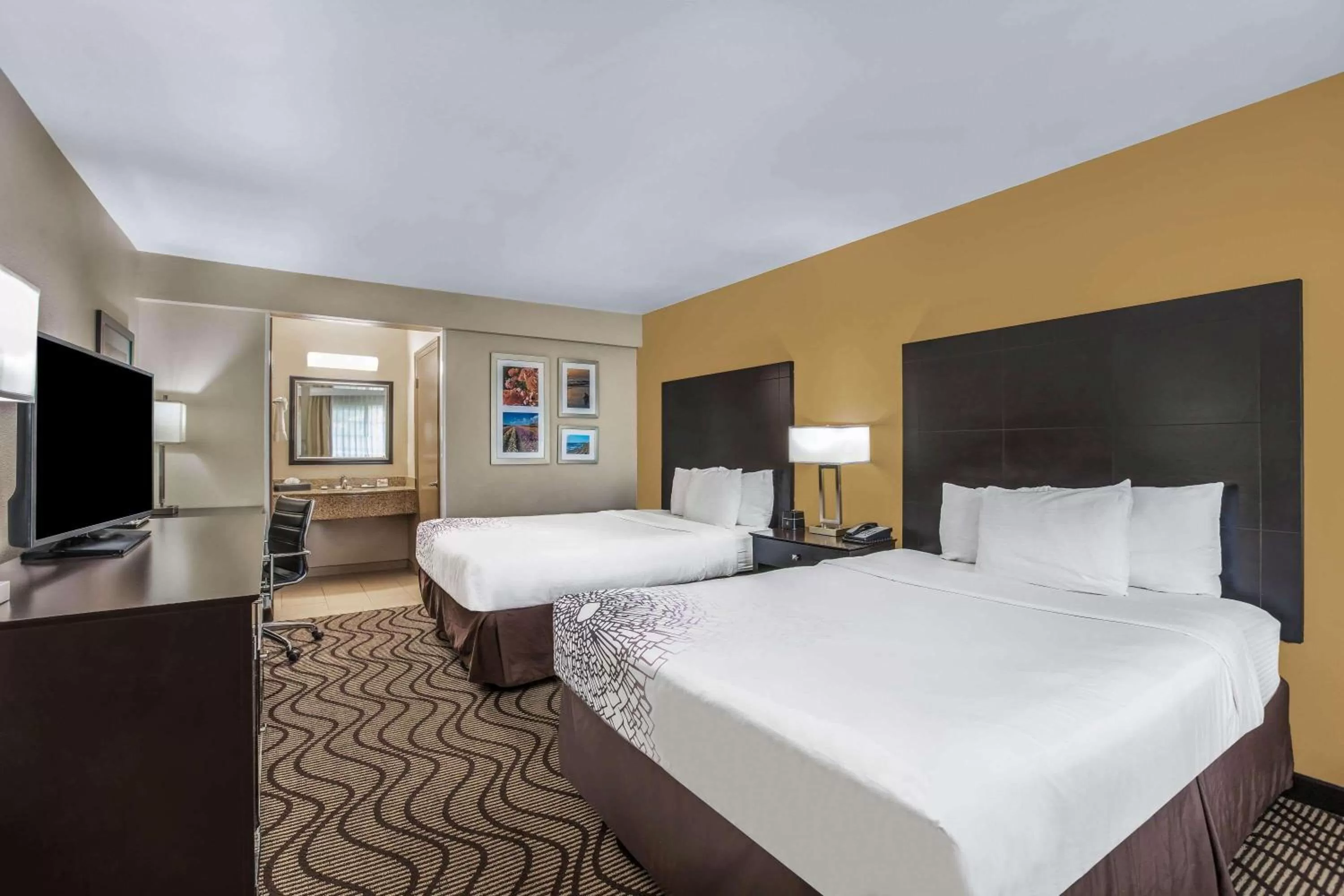 Photo of the whole room, Bed in La Quinta by Wyndham Carlsbad - Legoland Area