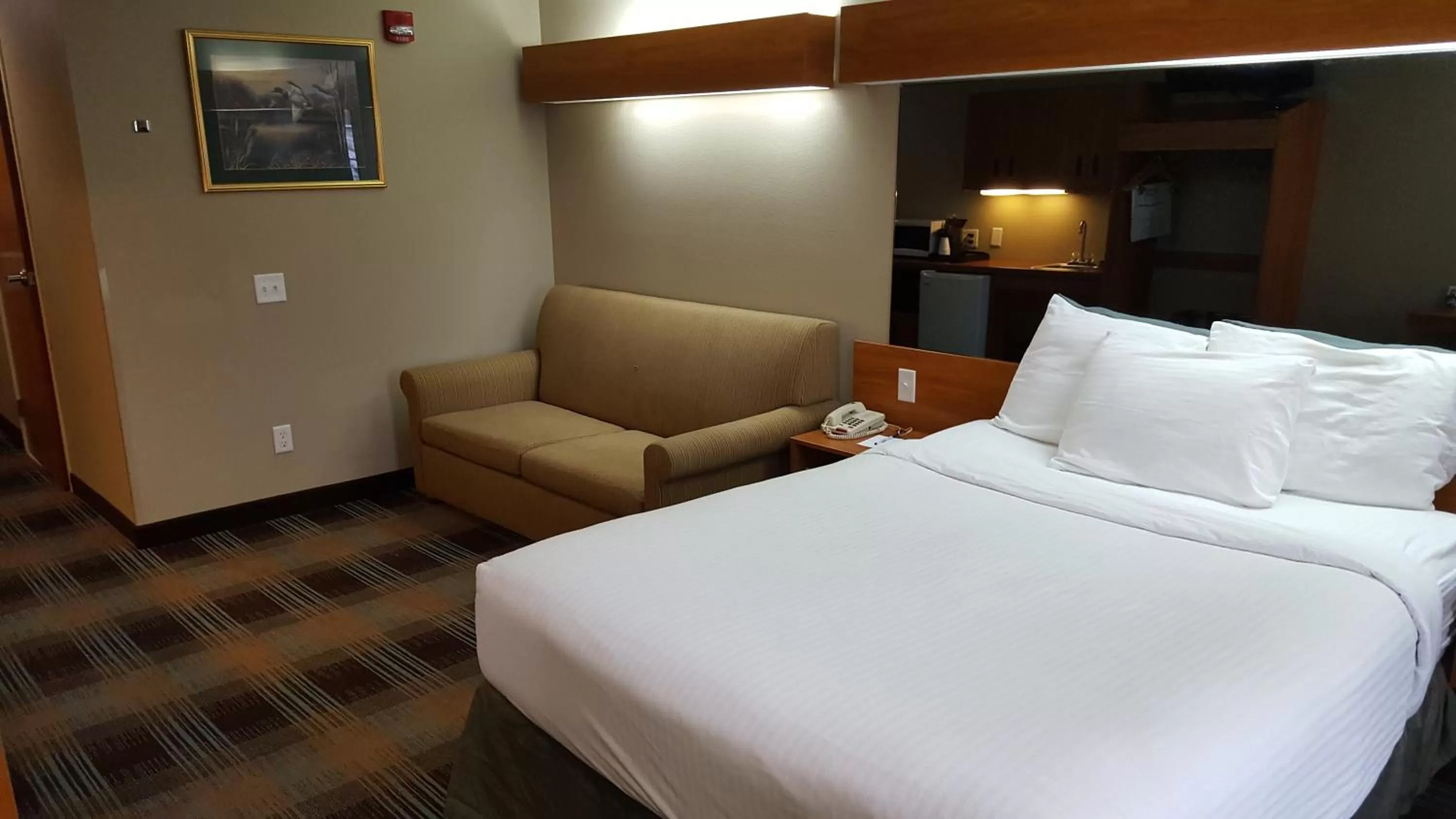 Photo of the whole room, Bed in Microtel Inn & Suites by Wyndham Bozeman