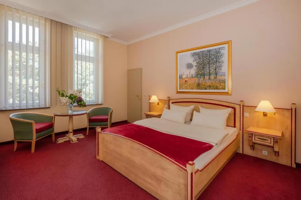 Bedroom, Bed in Vineta Strandhotels