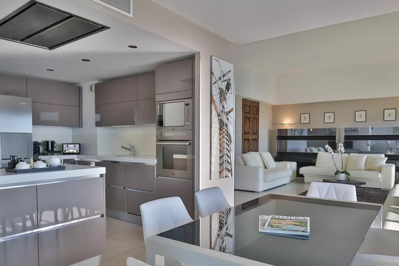 Kitchen or kitchenette in Royal Antibes - Luxury Hotel, Résidence, Beach & Spa