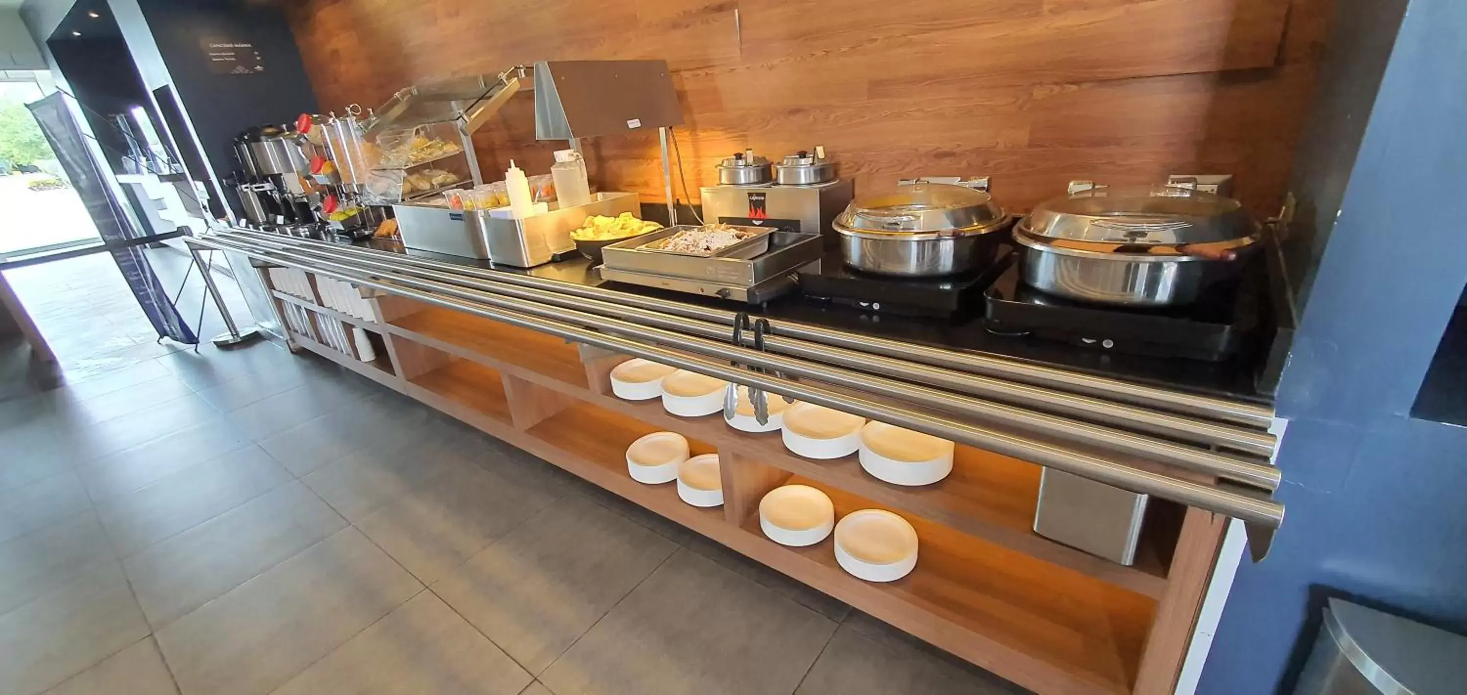 Breakfast, Kitchen/Kitchenette in Microtel Inn & Suites by Wyndham San Luis Potosi