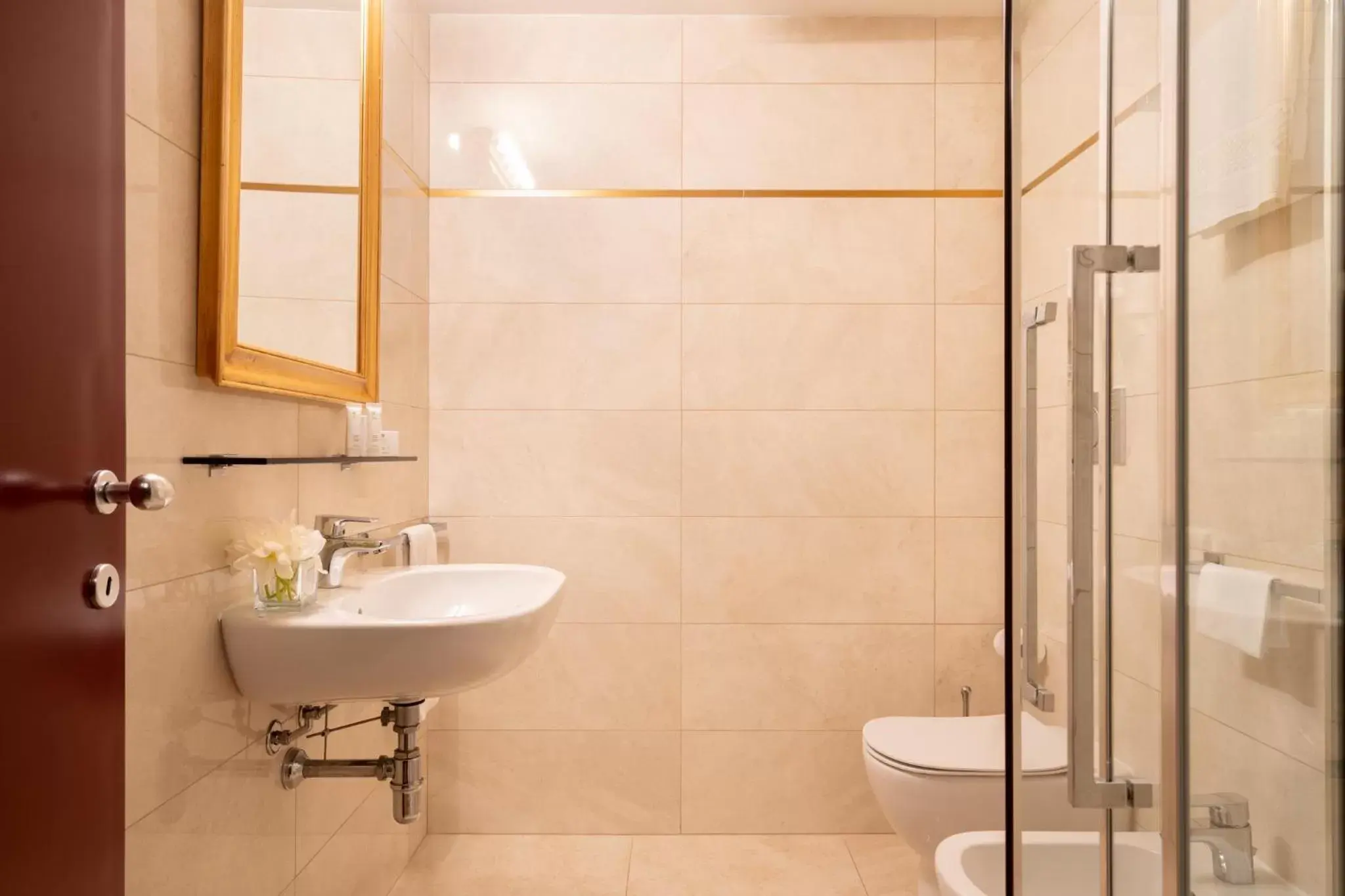 Shower, Bathroom in Palazzo Porta Romana Hotel