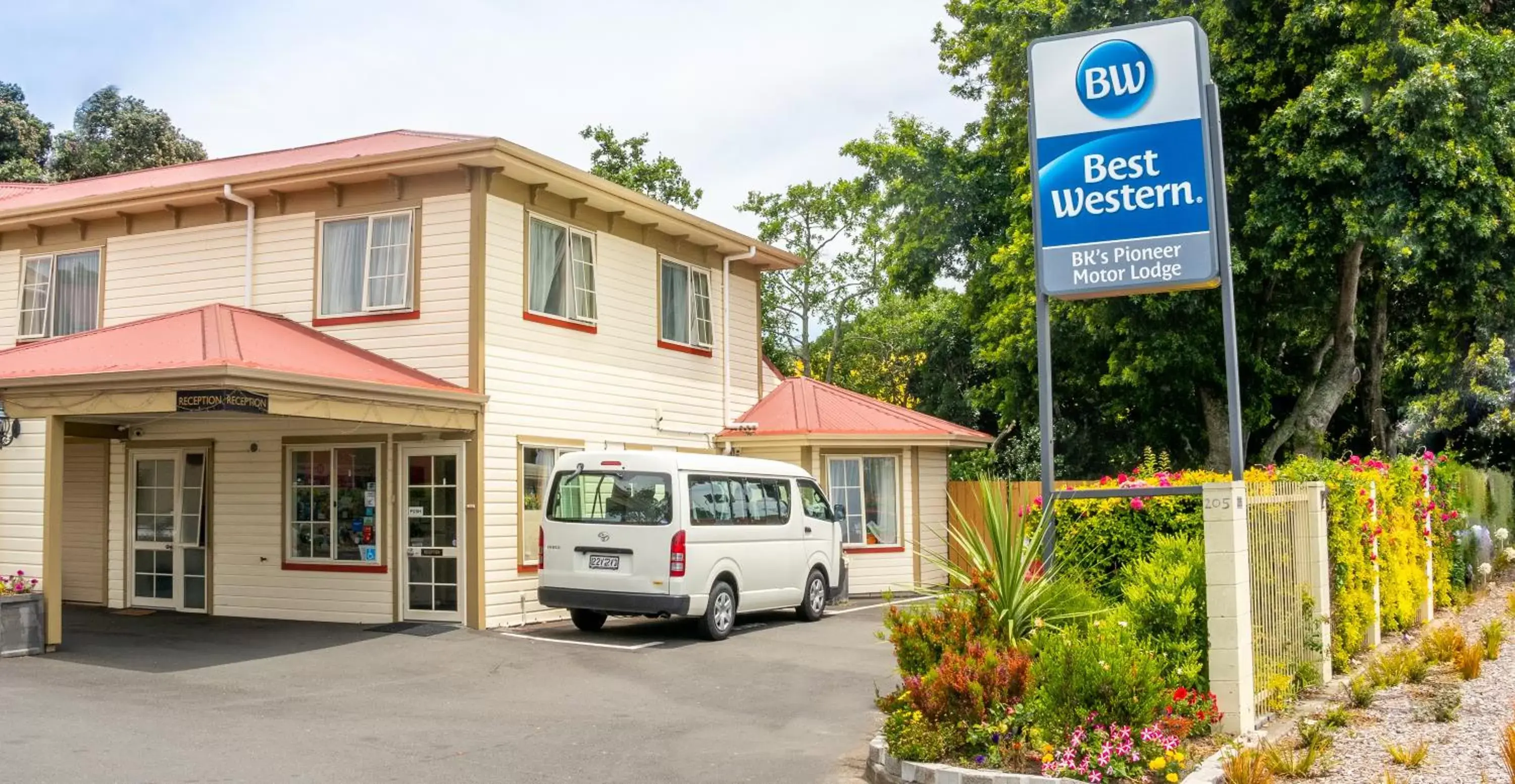 Property Building in Best Western BKs Pioneer Motor Lodge