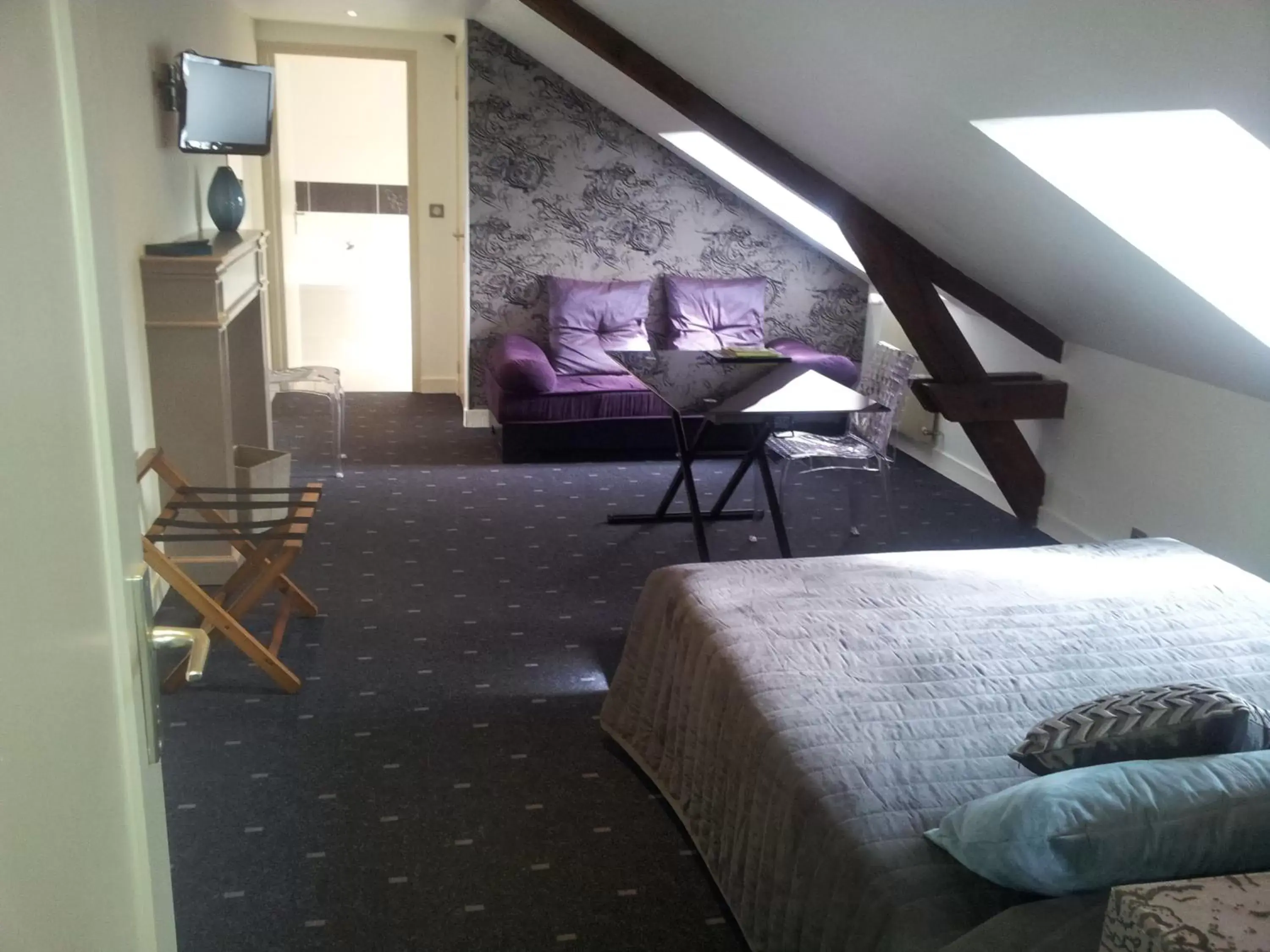 Bed, Seating Area in Logis Hotel Le Cerf