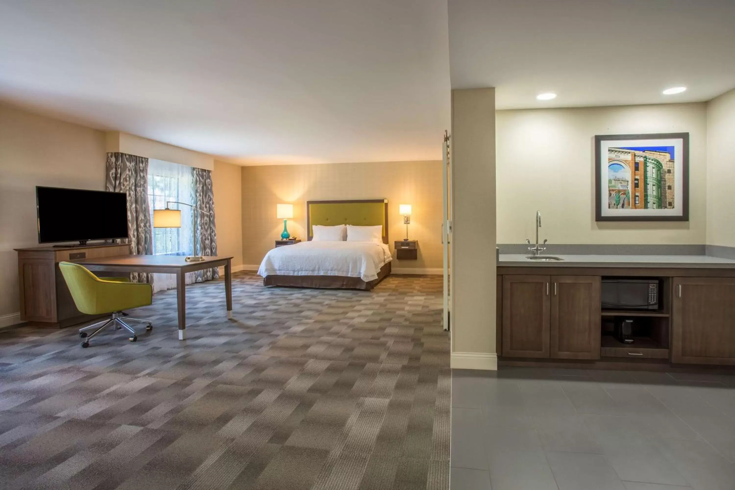 Bed in Hampton Inn & Suites Yonkers - Westchester
