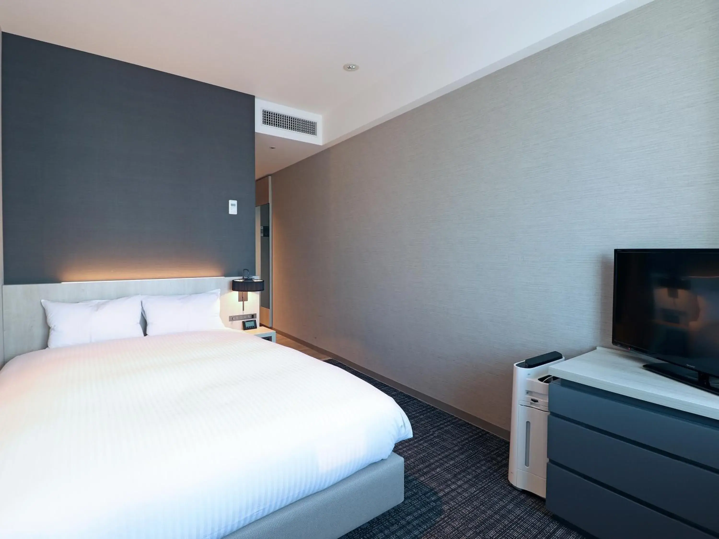 Photo of the whole room, Bed in the square hotel Yokohama Minatomirai