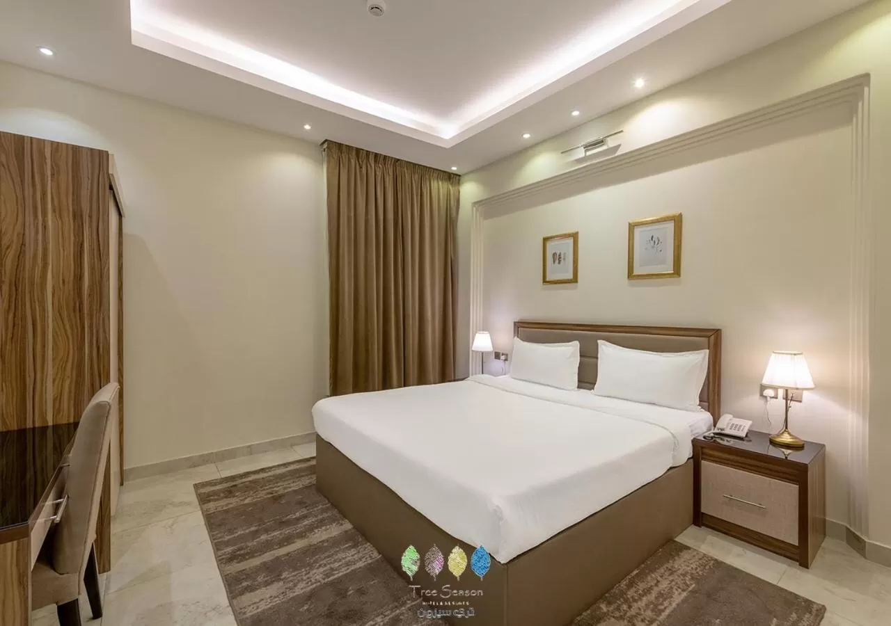 Bed in Tree Season Chalets