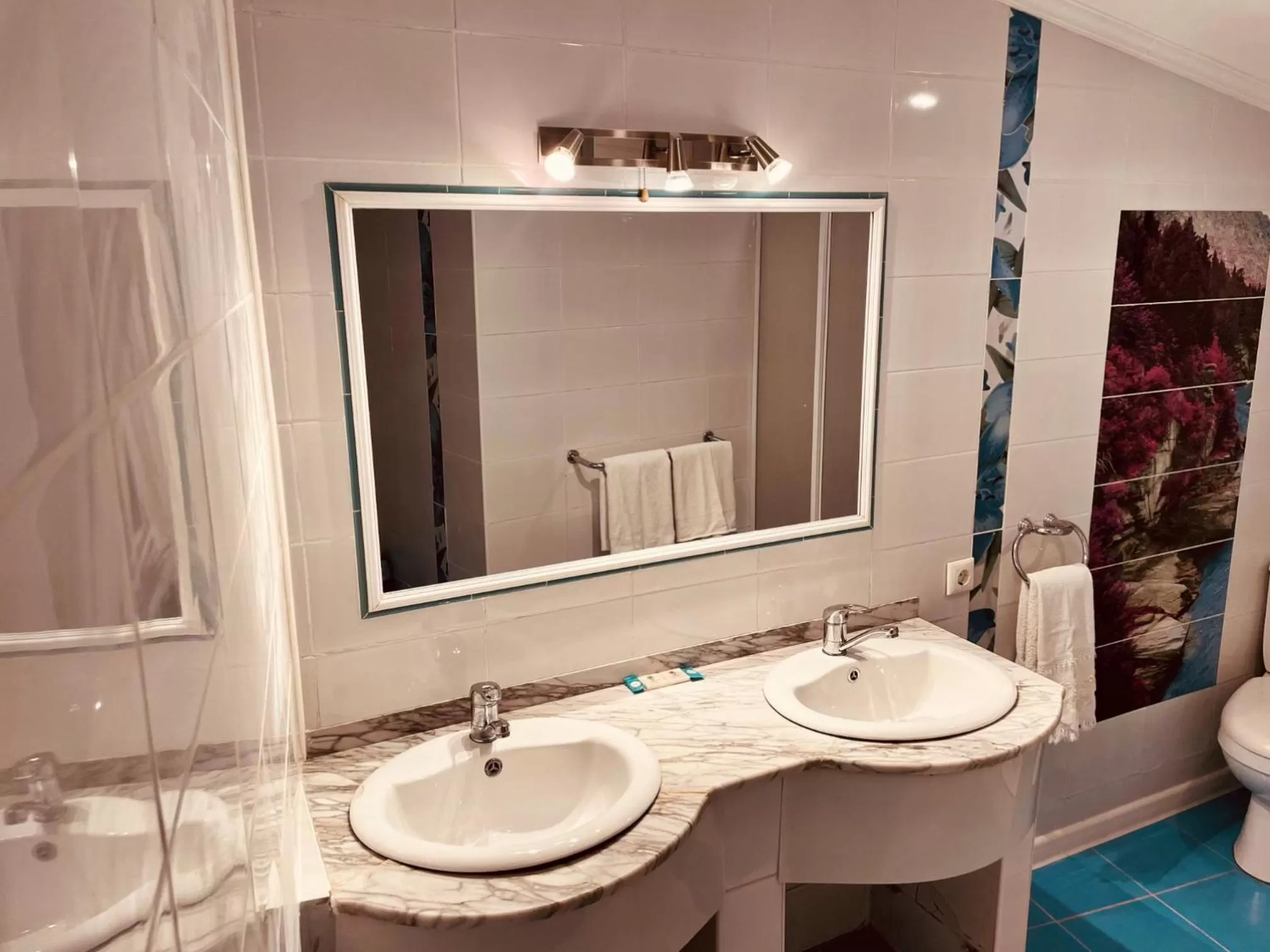 Deluxe Twin Room in Diamond Hotel