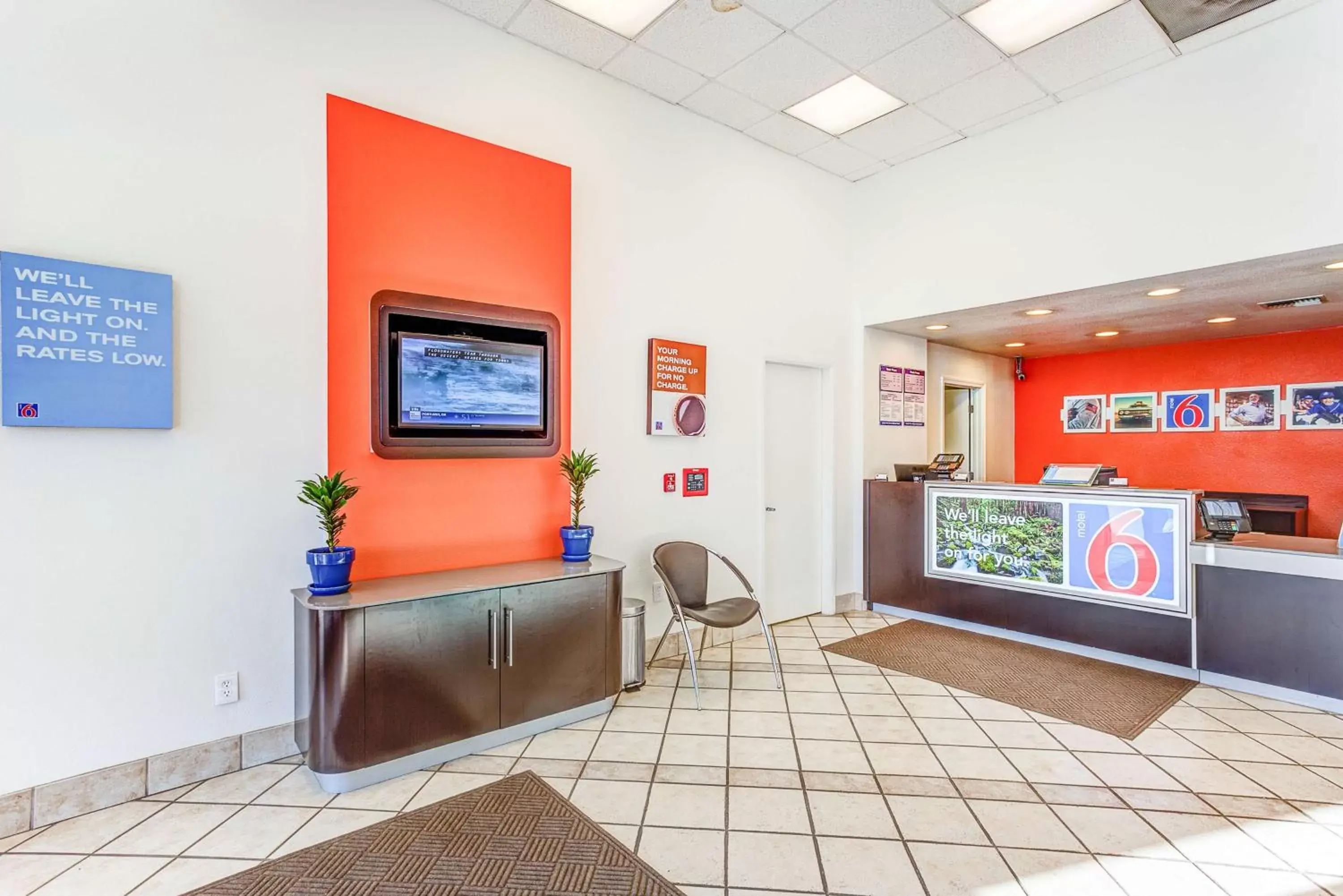 TV and multimedia in Motel 6-Portland, OR - Tigard West