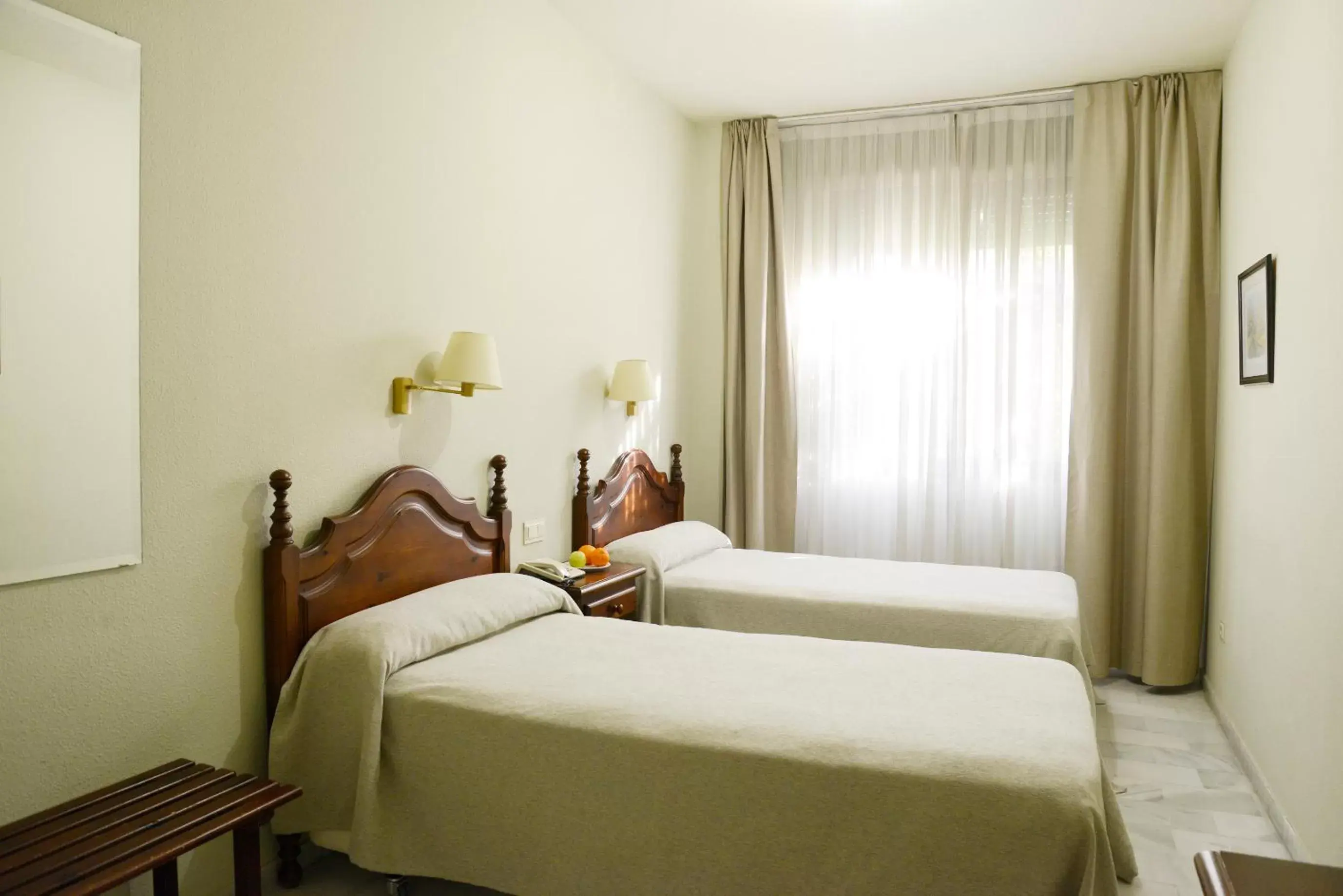 Photo of the whole room, Bed in Hotel San Pablo Sevilla