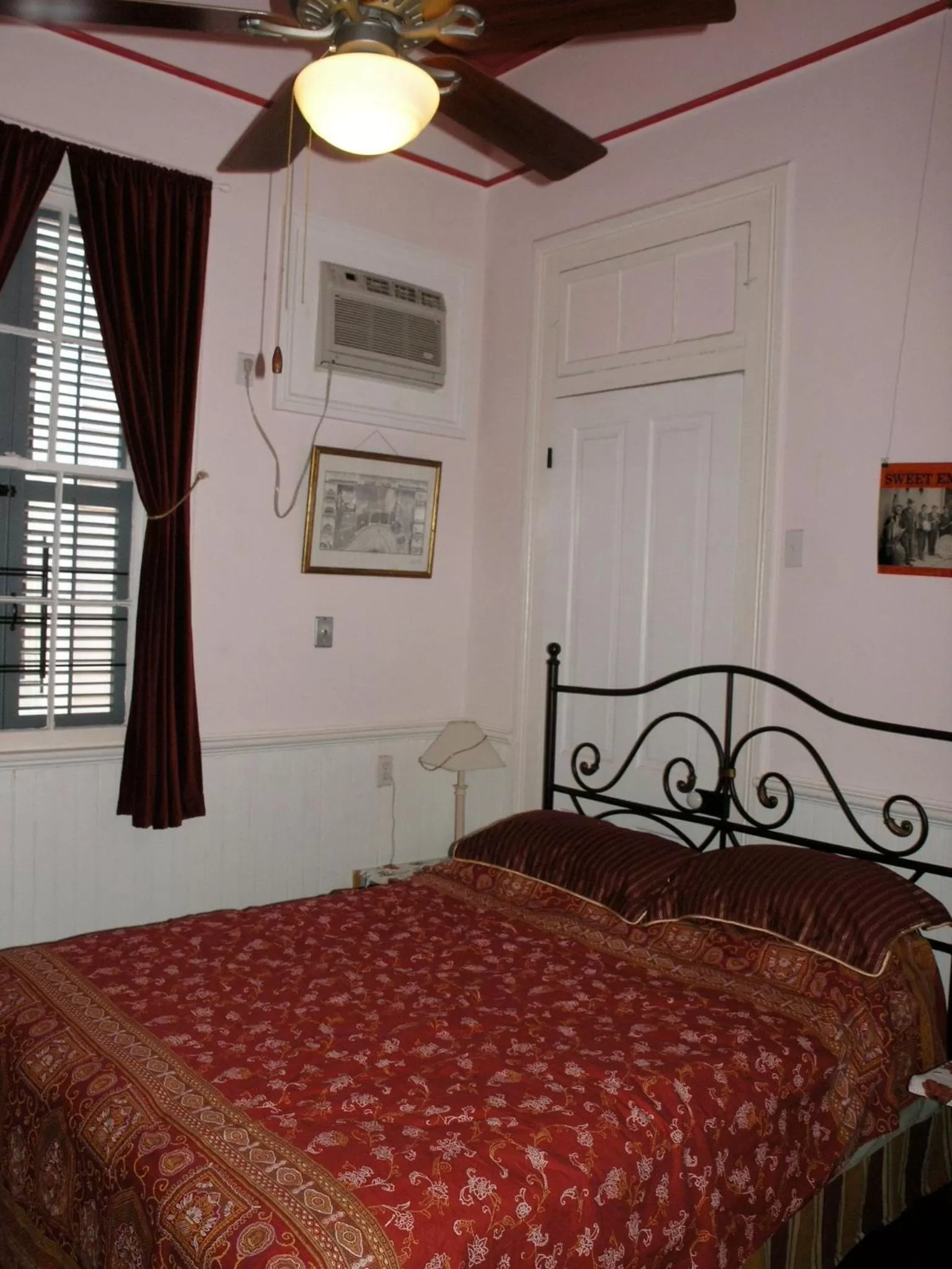 Bedroom, Bed in The Burgundy Bed and Breakfast