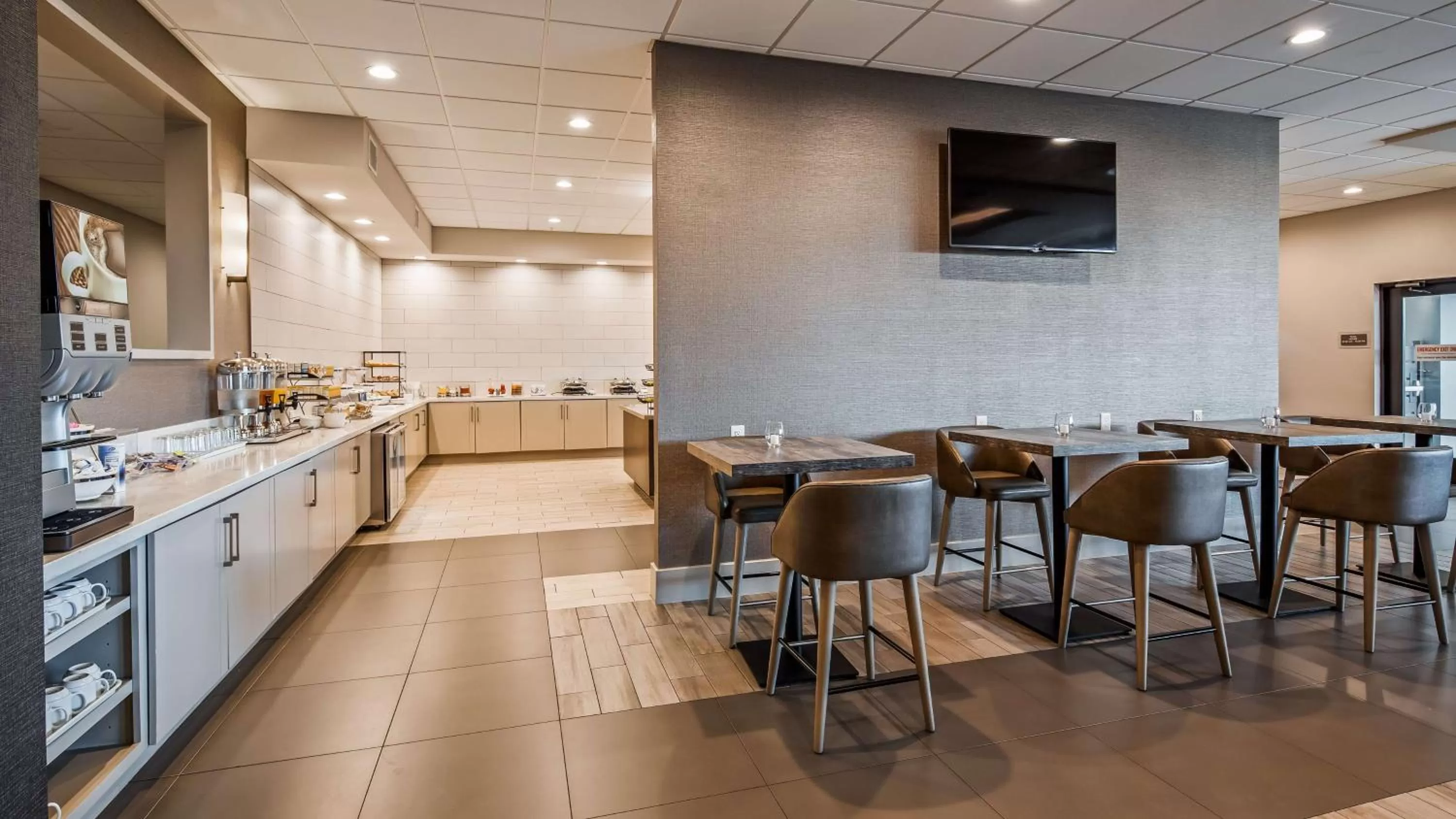 Restaurant/Places to Eat in Best Western Premier Energy Corridor