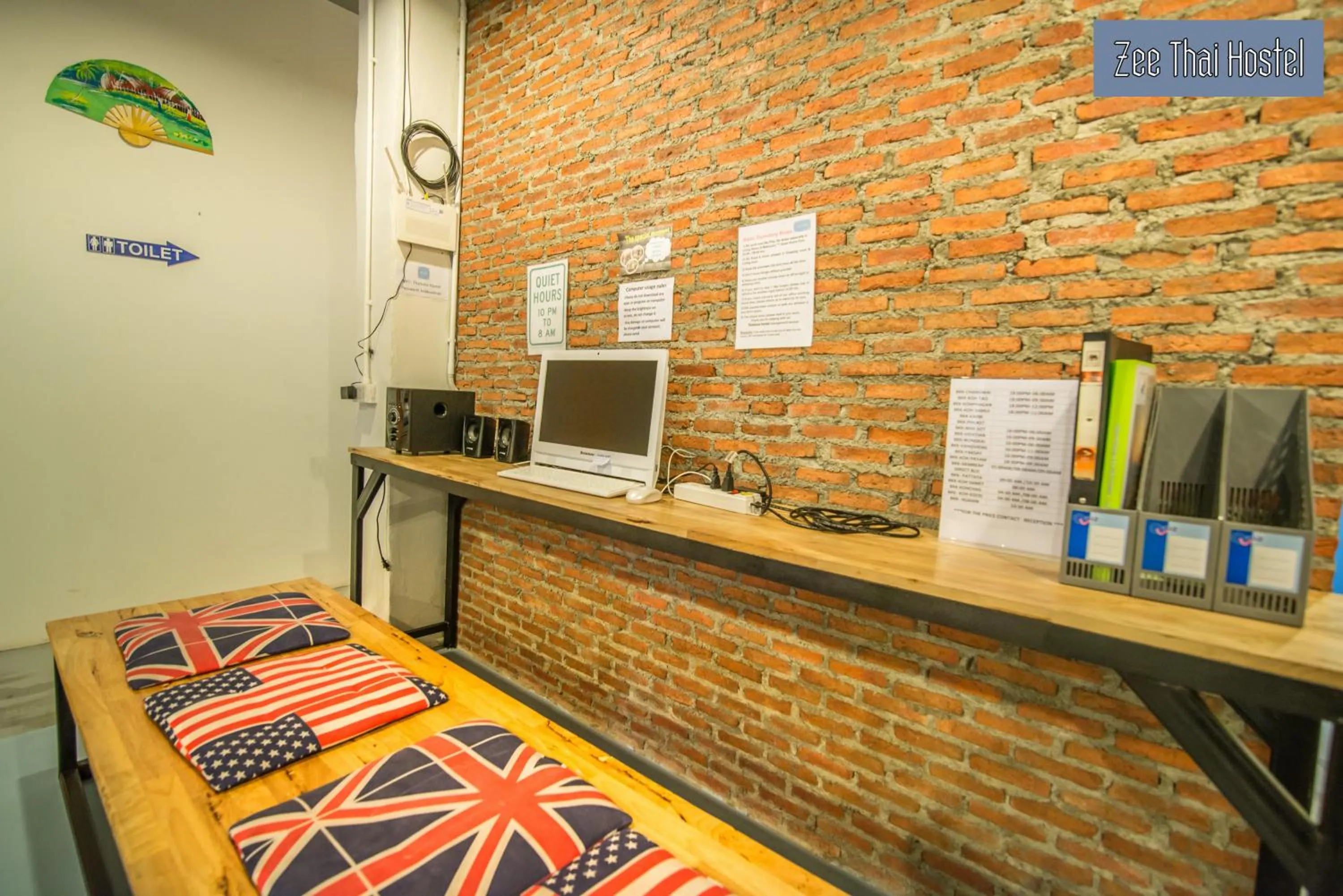 Living room in Zee Thai Hostel