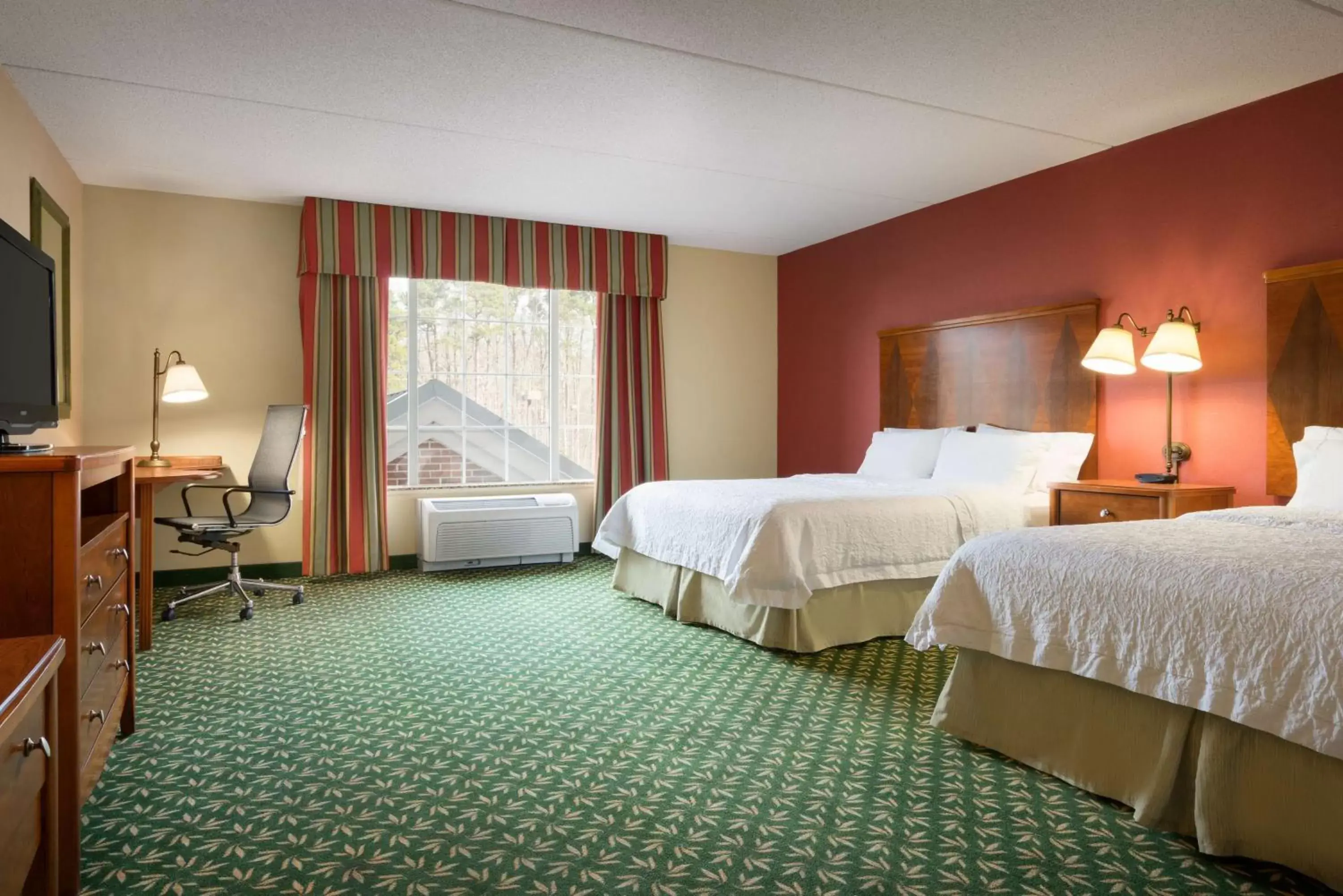 Bed in Hampton Inn & Suites Williamsburg-Central