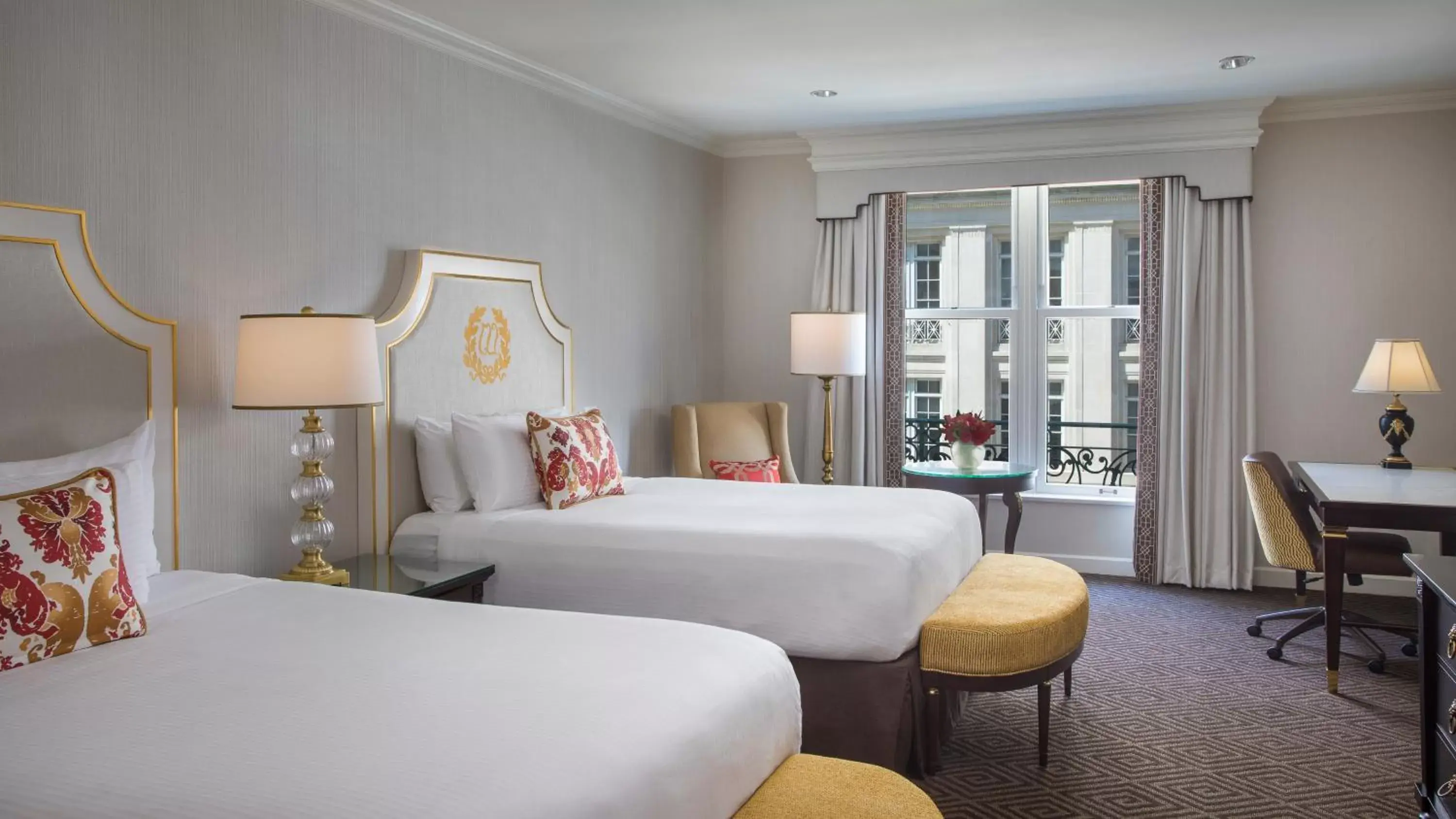 Bedroom, Bed in Willard InterContinental Washington, an IHG Hotel