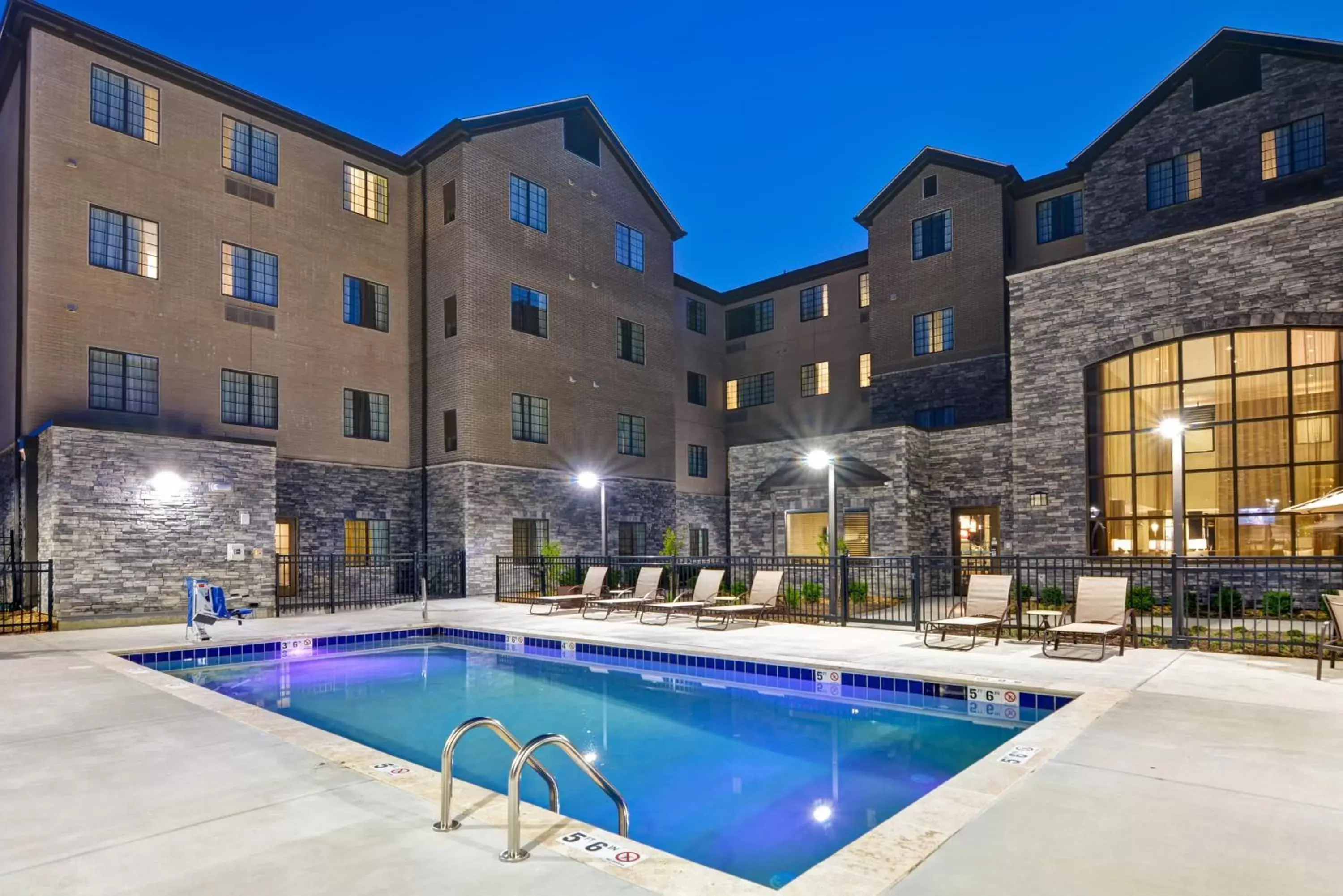 Swimming pool, Property Building in Staybridge Suites Mt Juliet - Nashville Area