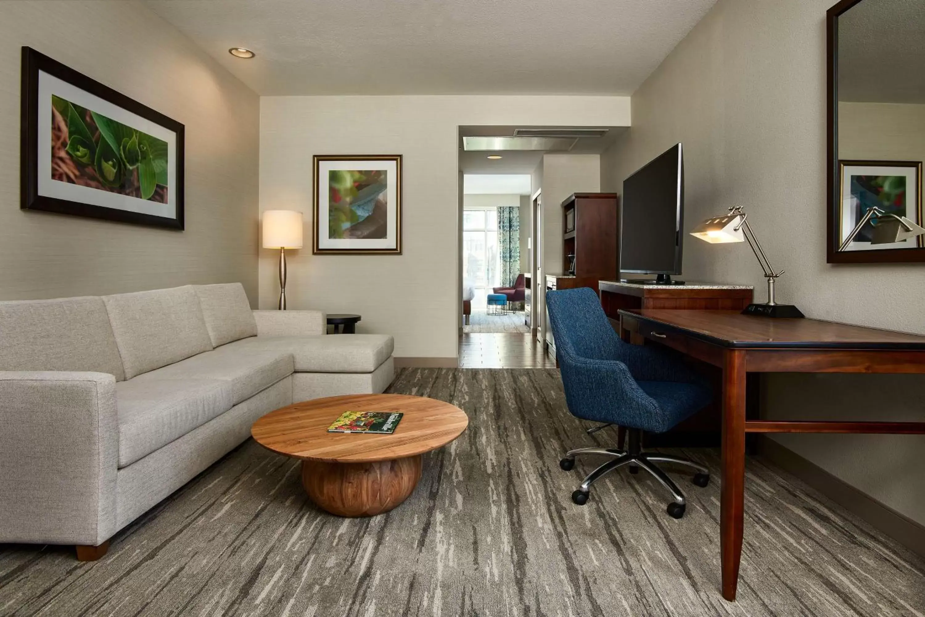 Living room, Seating Area in Hilton Garden Inn Nashville Downtown/Convention Center