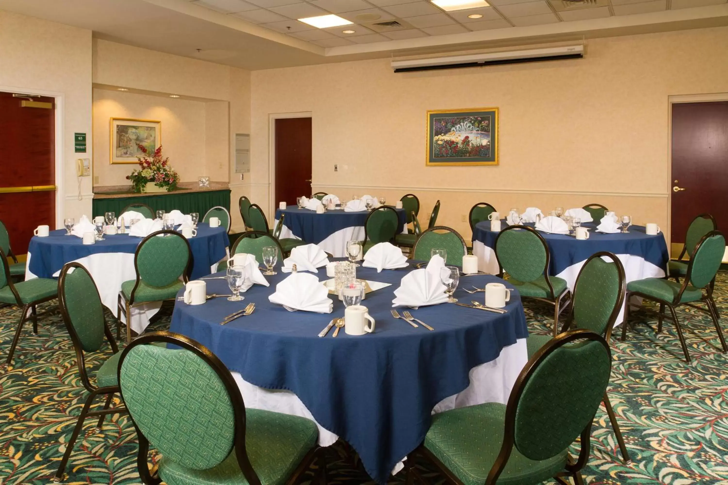 Meeting/conference room, Restaurant/Places to Eat in Hilton Garden Inn Jacksonville Airport