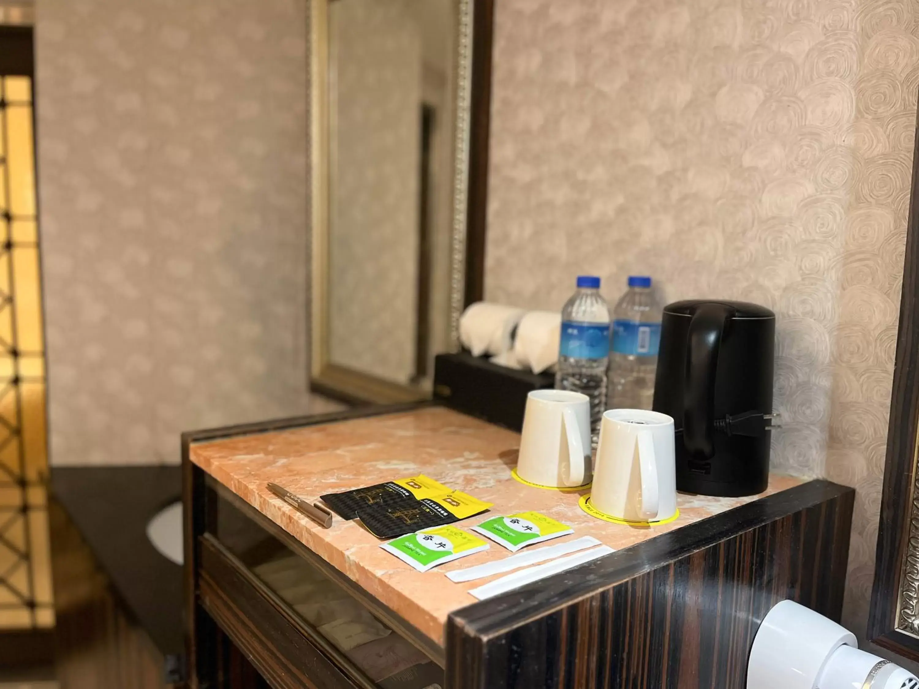 room service in Guide Hotel Taipei Xinyi