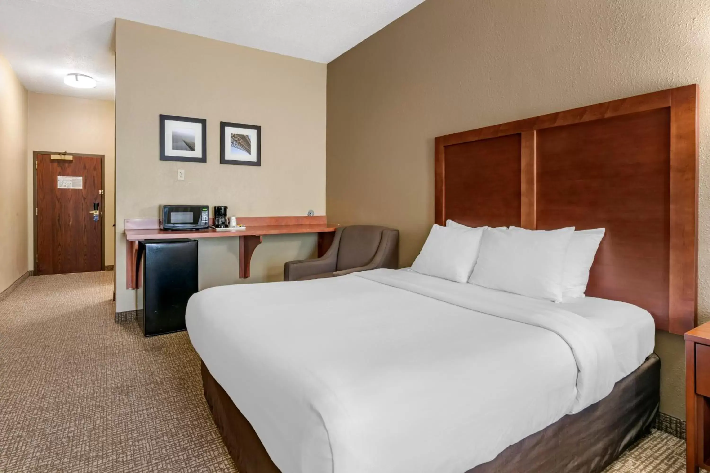 Bedroom in Comfort Inn & Suites St Louis-O'Fallon