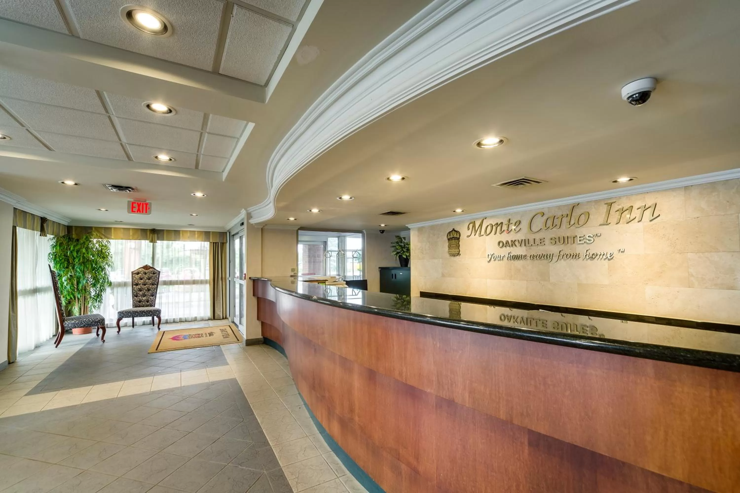 Lobby or reception in Monte Carlo Inn Oakville Suites