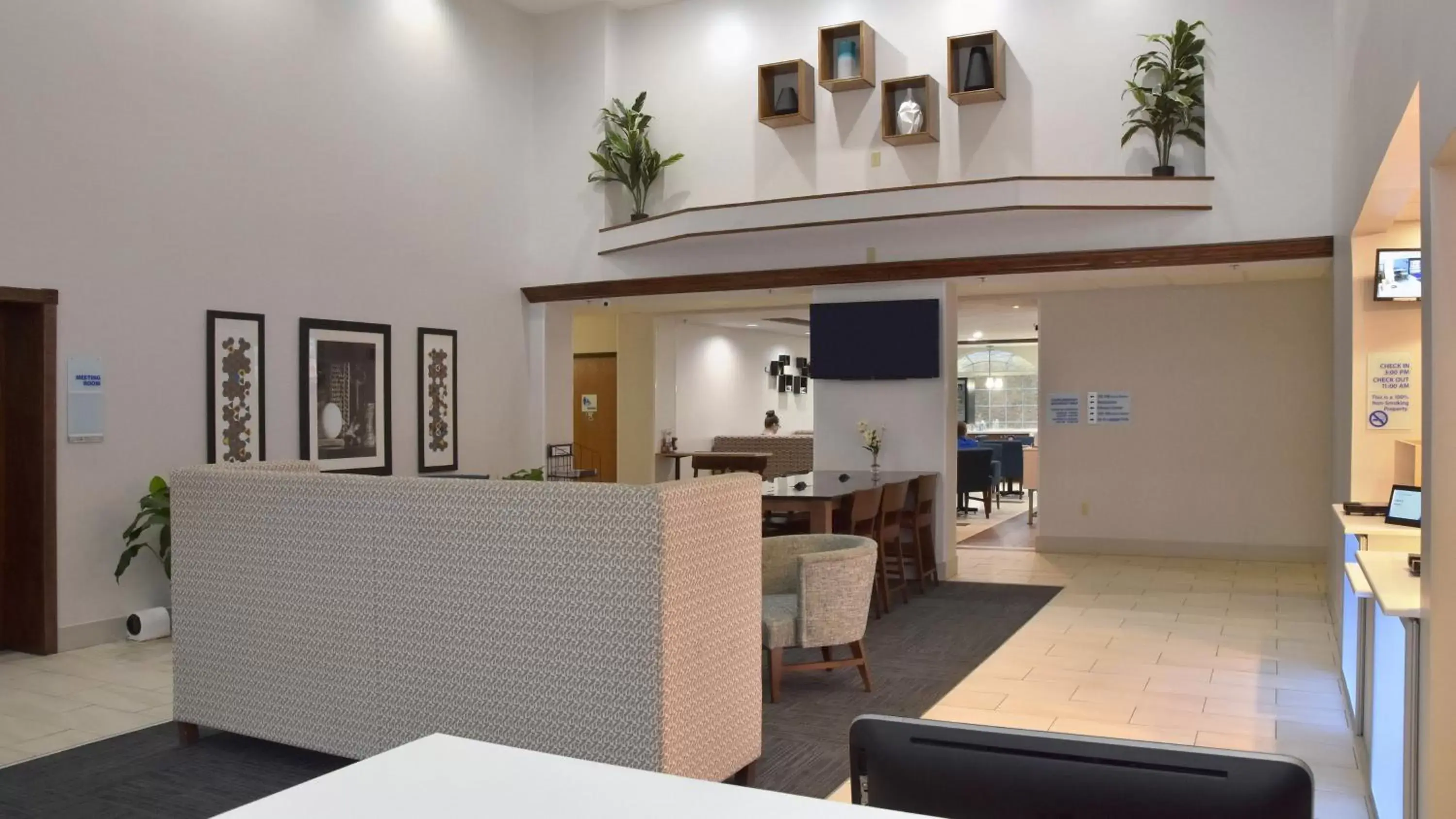 Property building, Seating Area in Holiday Inn Express Mount Pleasant- Scottdale, an IHG Hotel