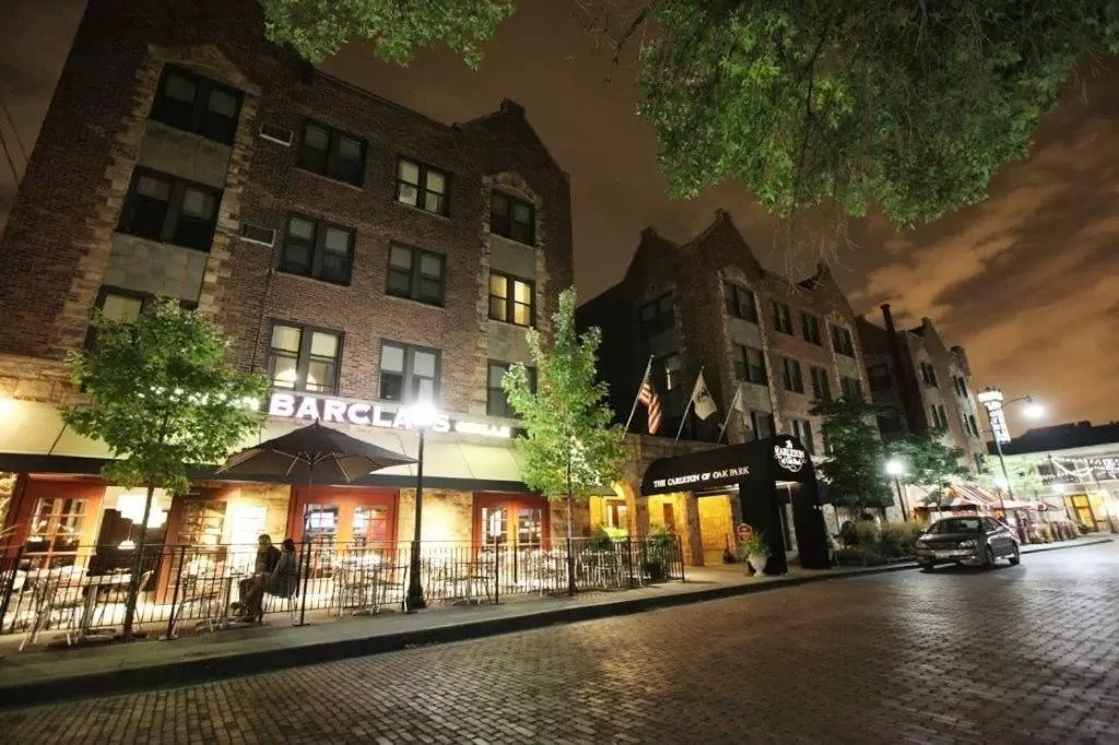 Facade/entrance in Carleton of Oak Park