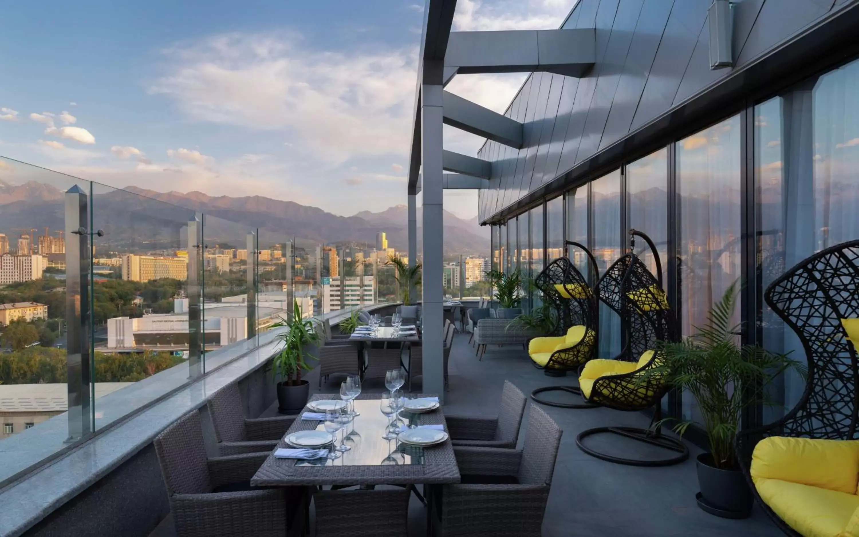 Lounge or bar, Restaurant/Places to Eat in DoubleTree by Hilton Almaty