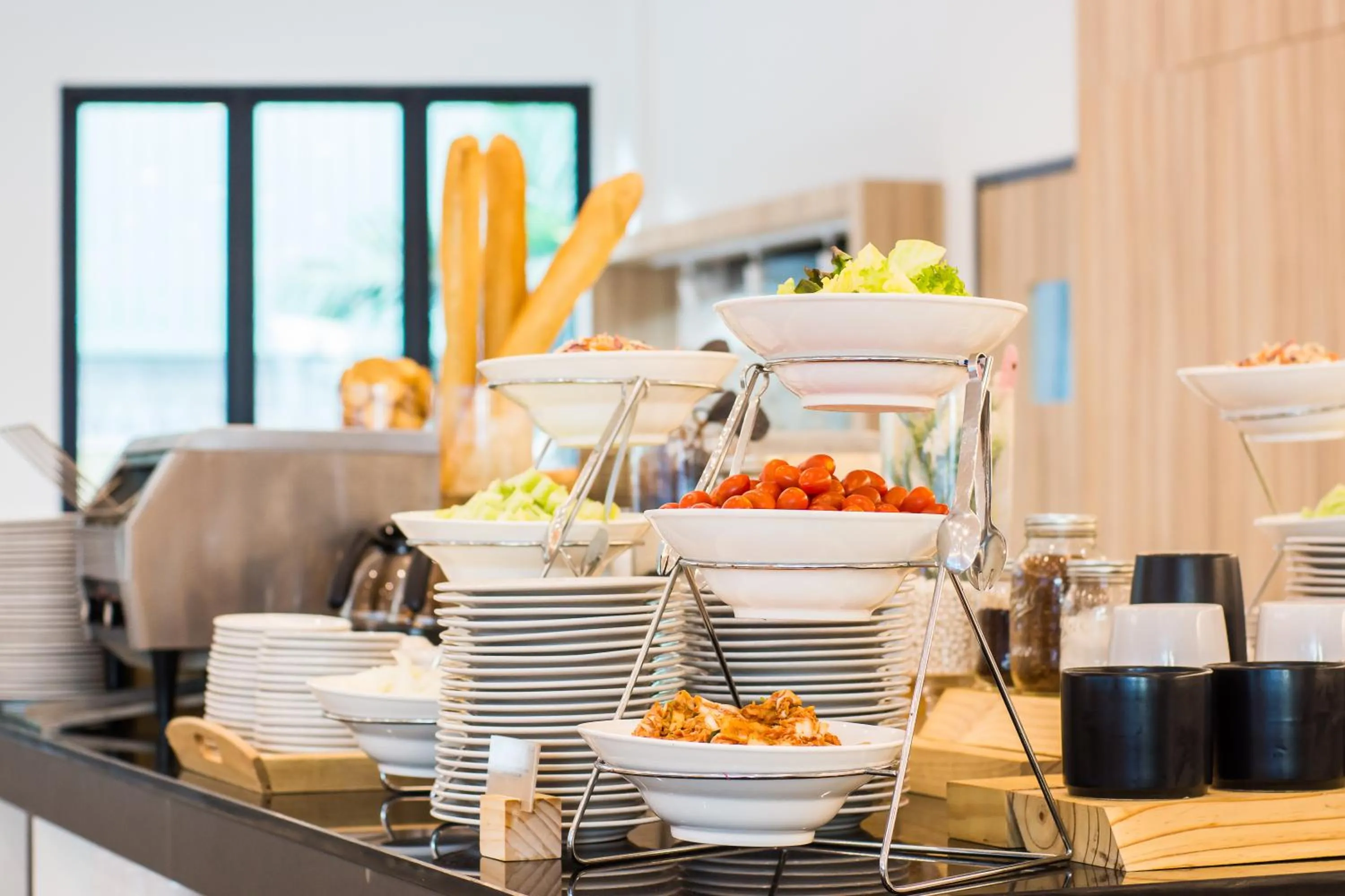 Restaurant/places to eat in J Inspired Hotel Pattaya