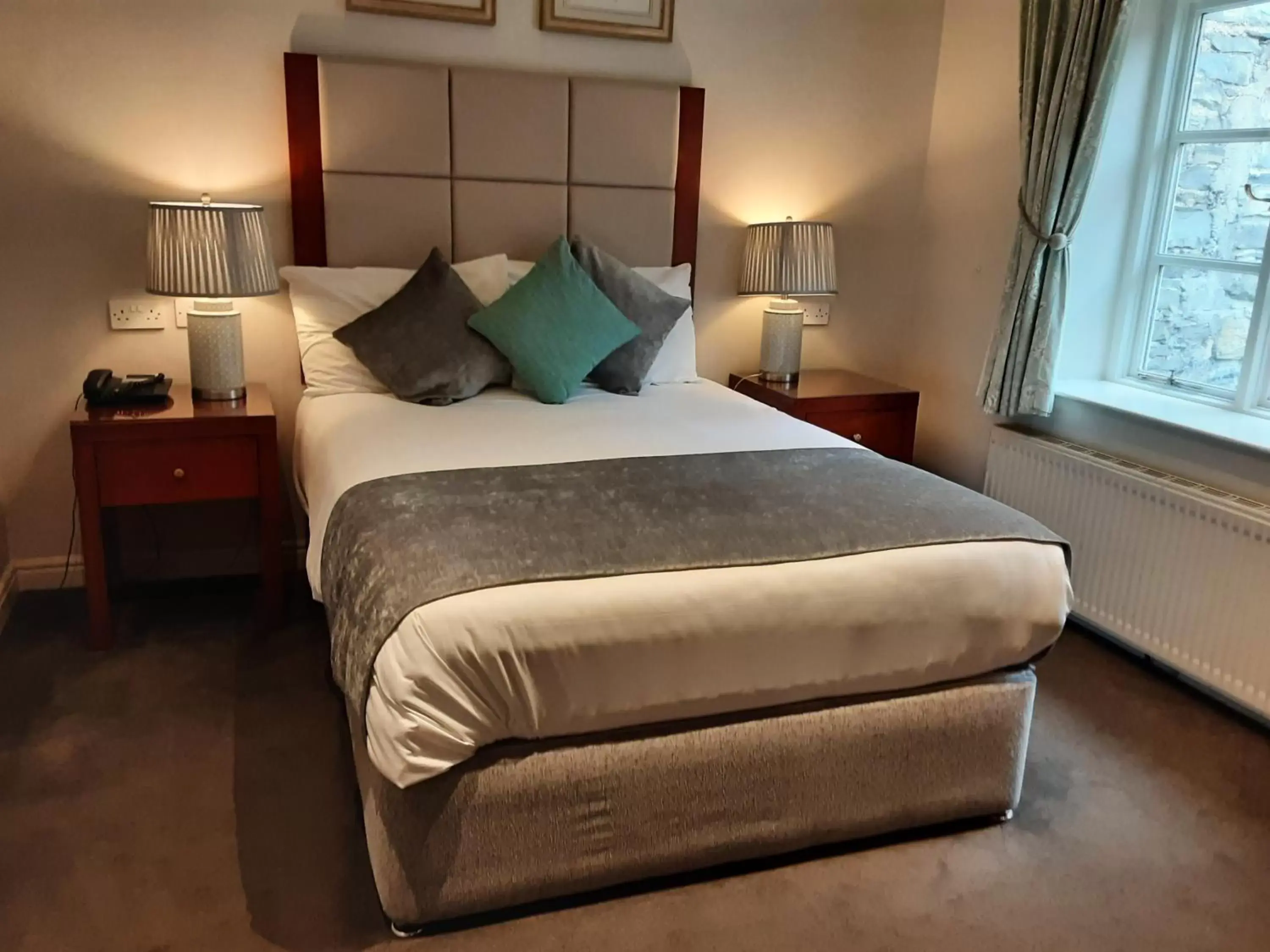 Photo of the whole room, Bed in Leixlip Manor Hotel