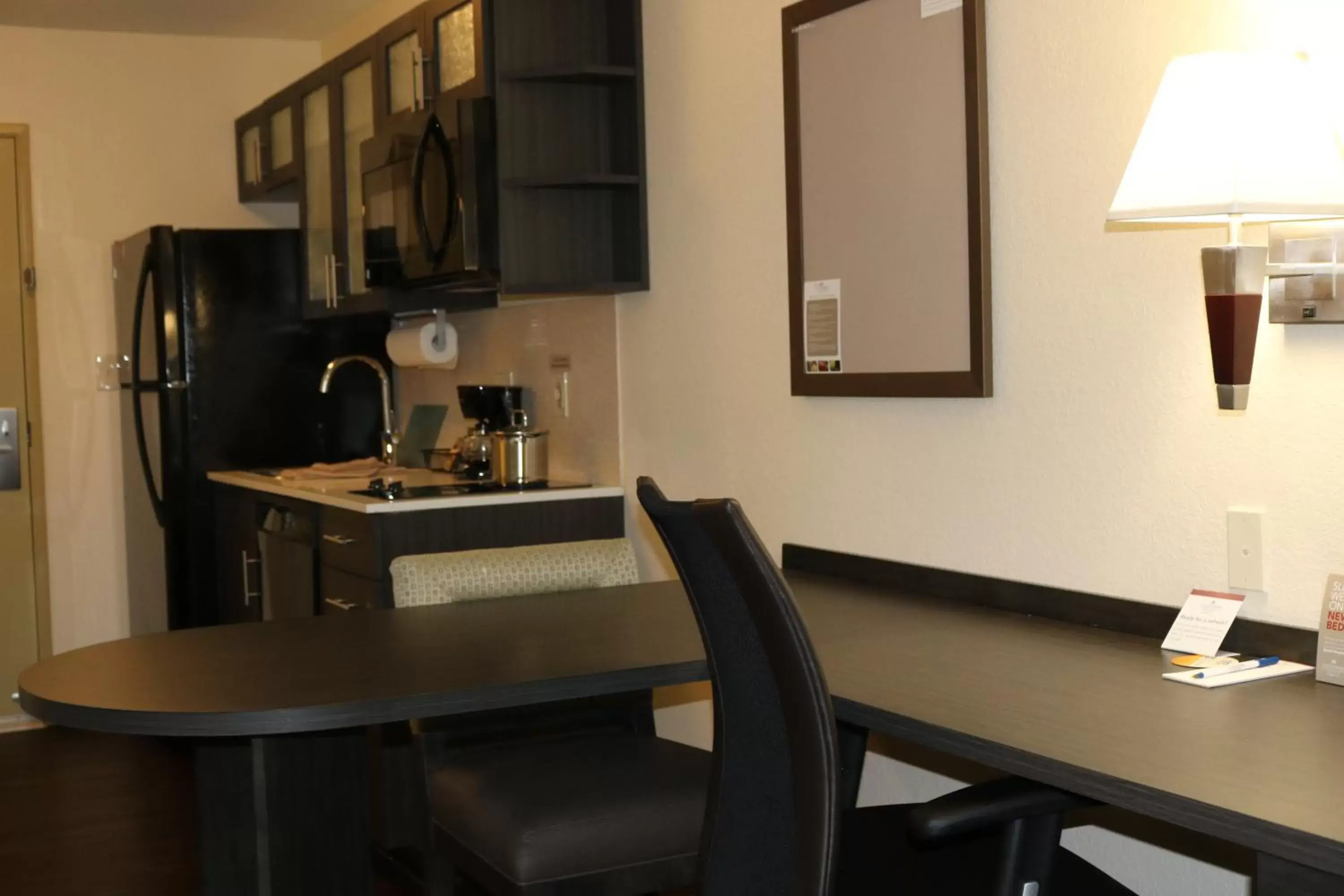 Photo of the whole room, Kitchen/Kitchenette in Candlewood Suites Nashville - Goodlettsville, an IHG Hotel
