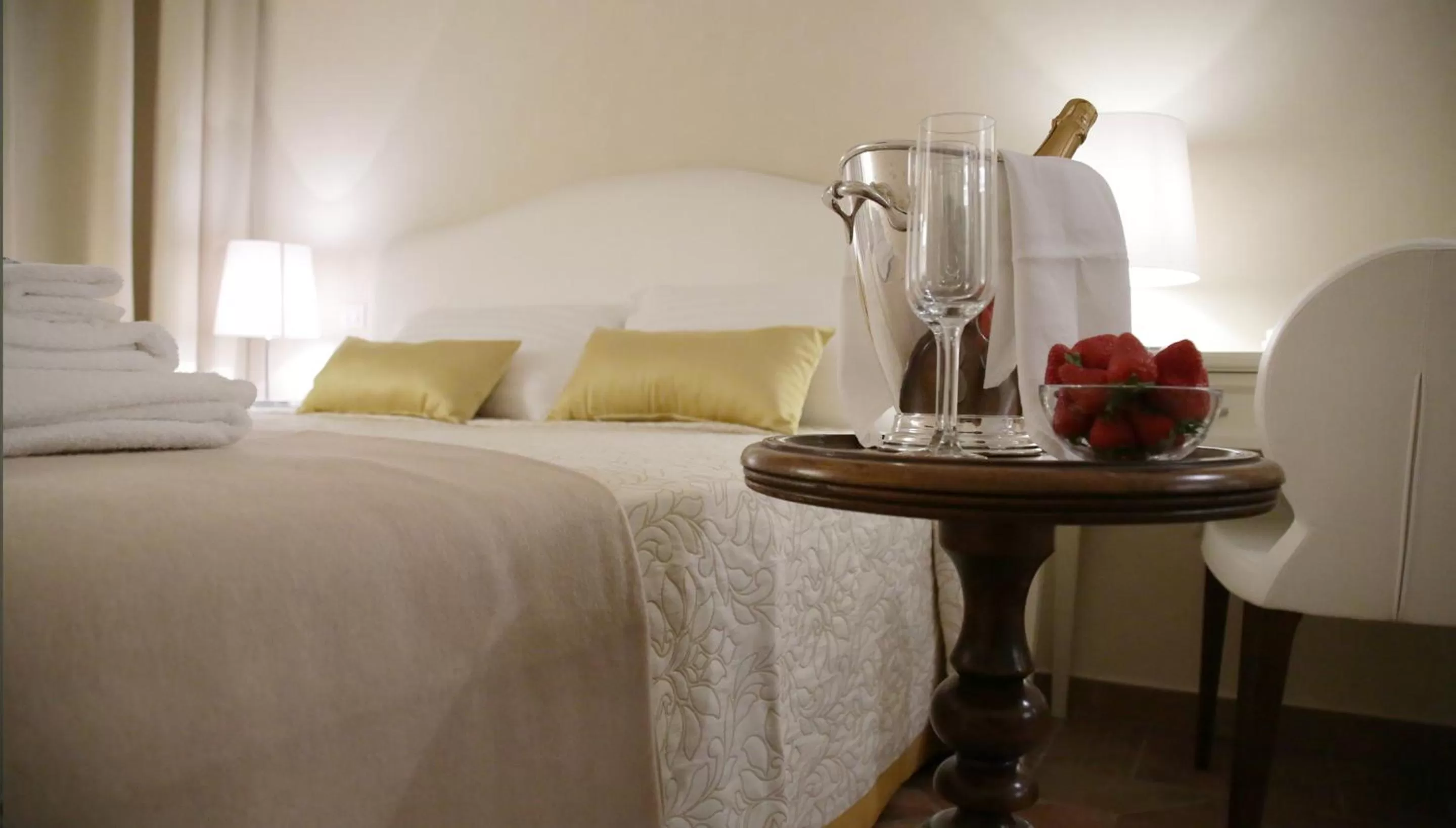 Food and drinks, Bed in Hotel Renaissance