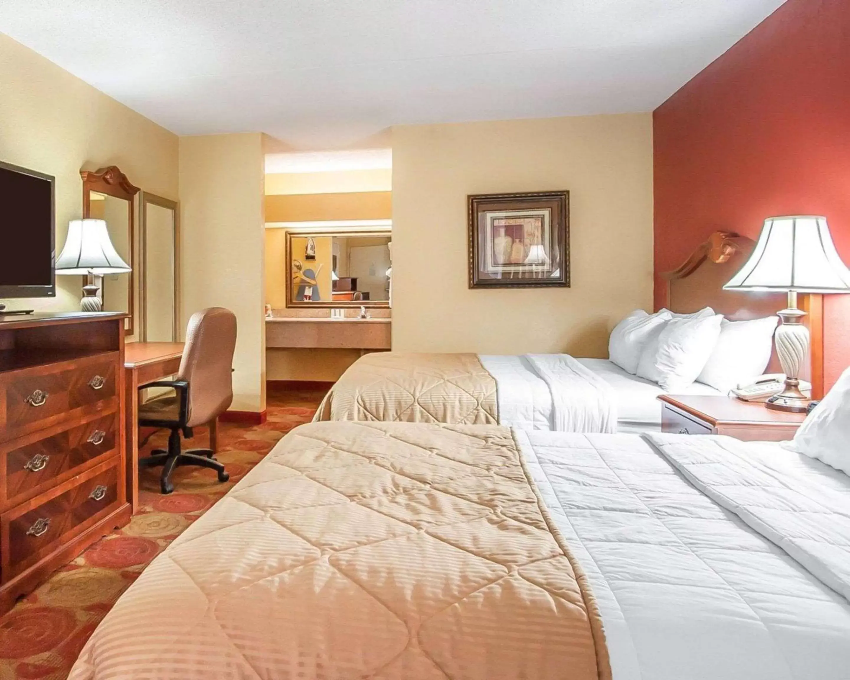 Photo of the whole room, Bed in Clarion Inn & Suites University Center