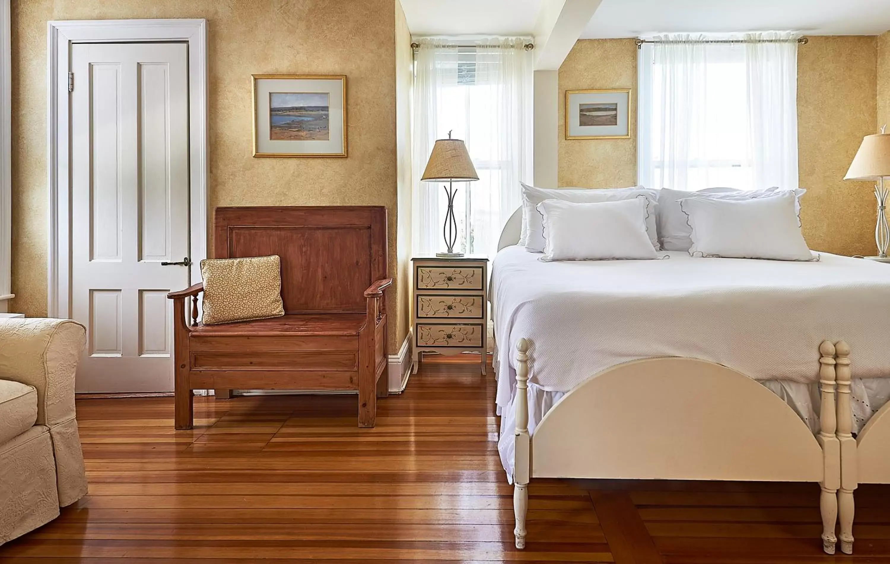 King Suite in Cliff Lodge King Suite in Cliff Lodge