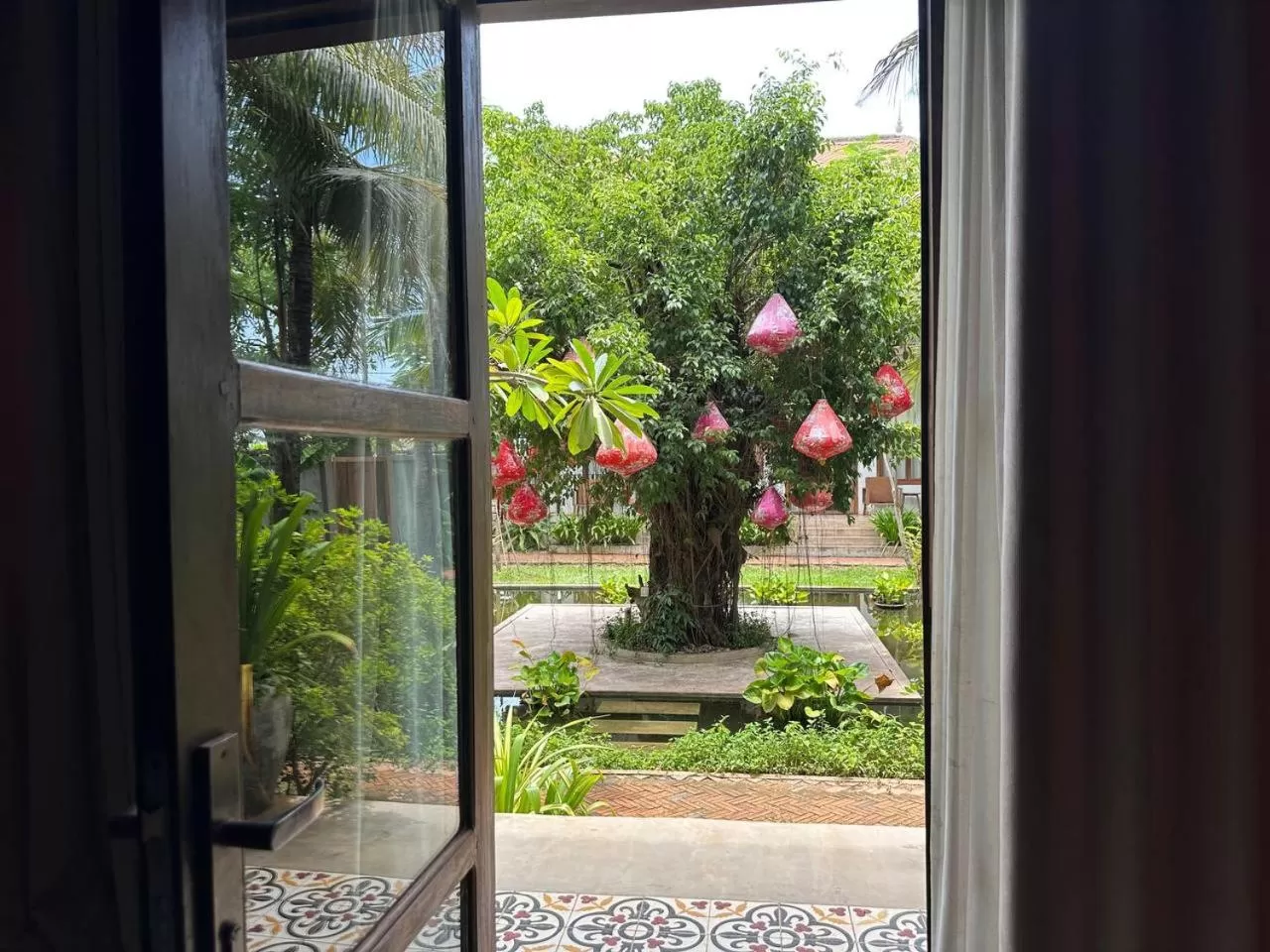 Garden in Dontrei Villa Angkor