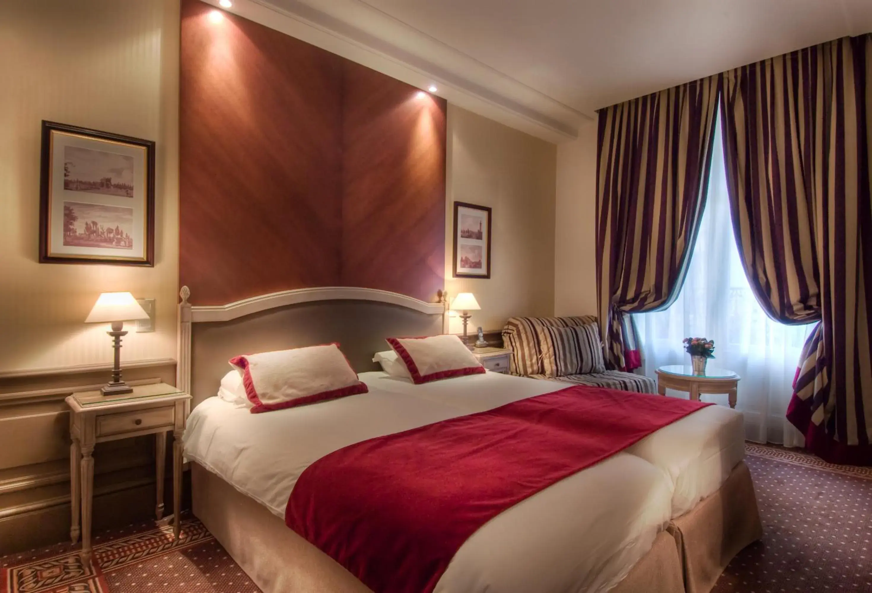 Bed in Best Western Premier Trocadero La Tour Hotel