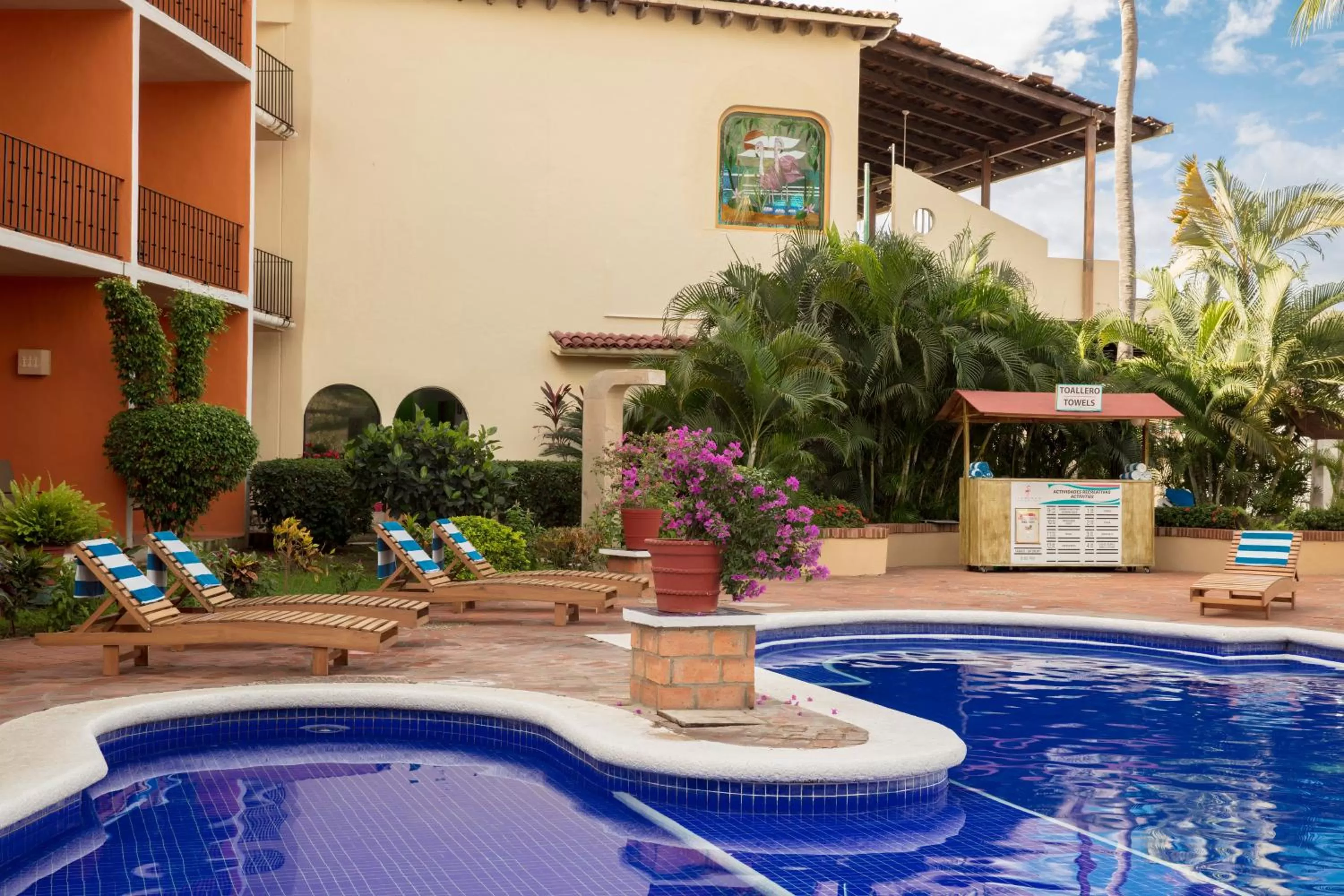 Swimming pool in Flamingo Vallarta Hotel & Marina