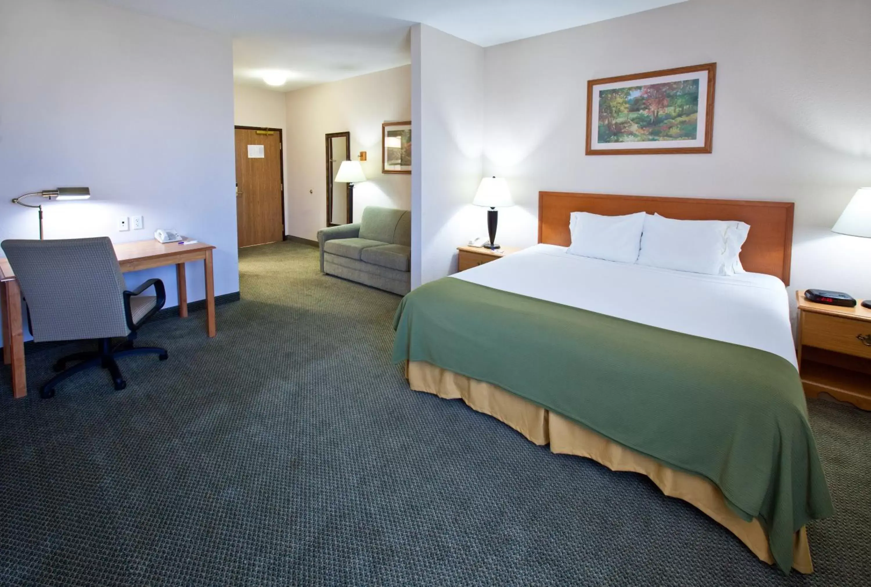 Photo of the whole room, Bed in GrandStay Hotel & Suites Pella