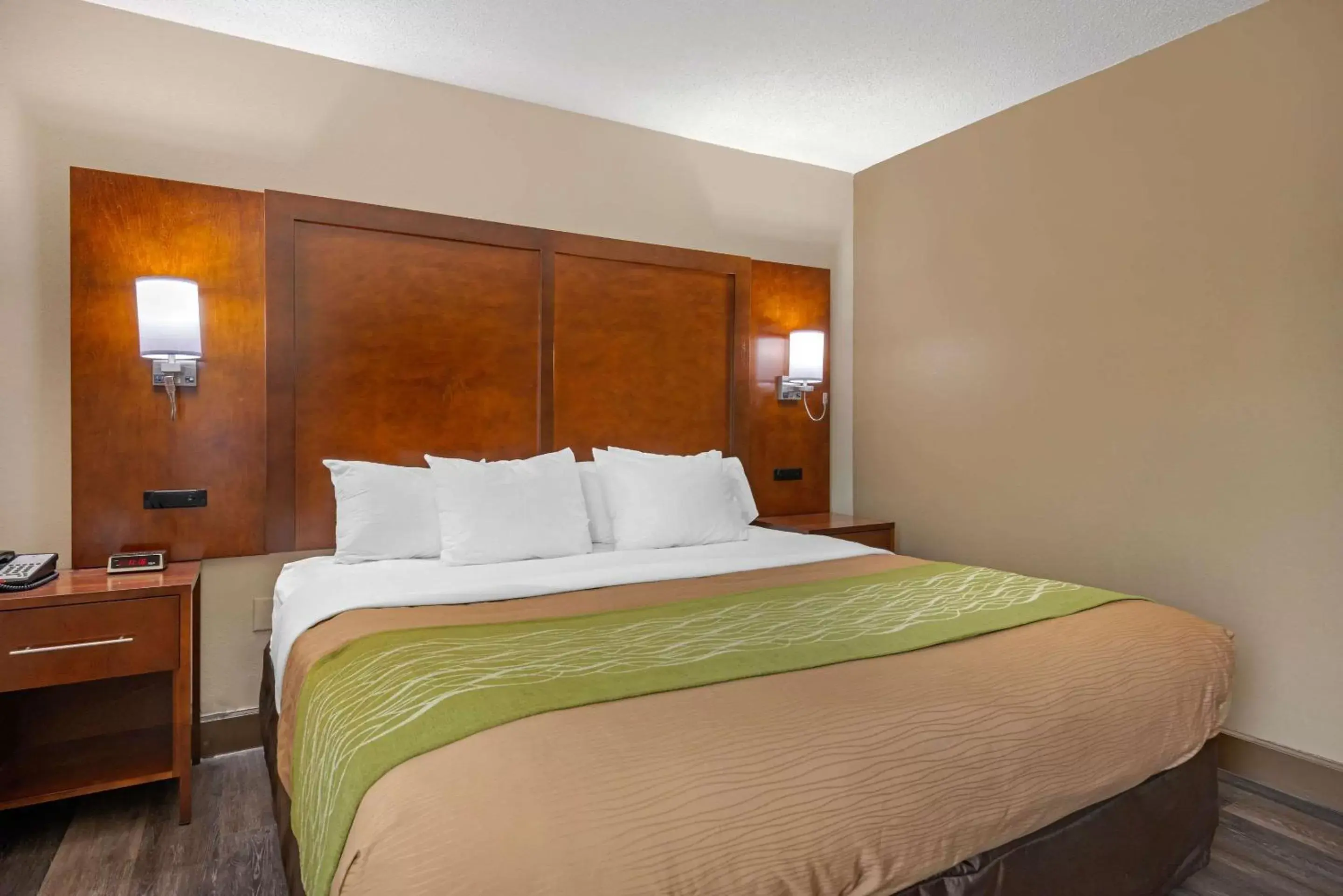 Photo of the whole room, Bed in Comfort Inn Yulee - Fernandina Beach