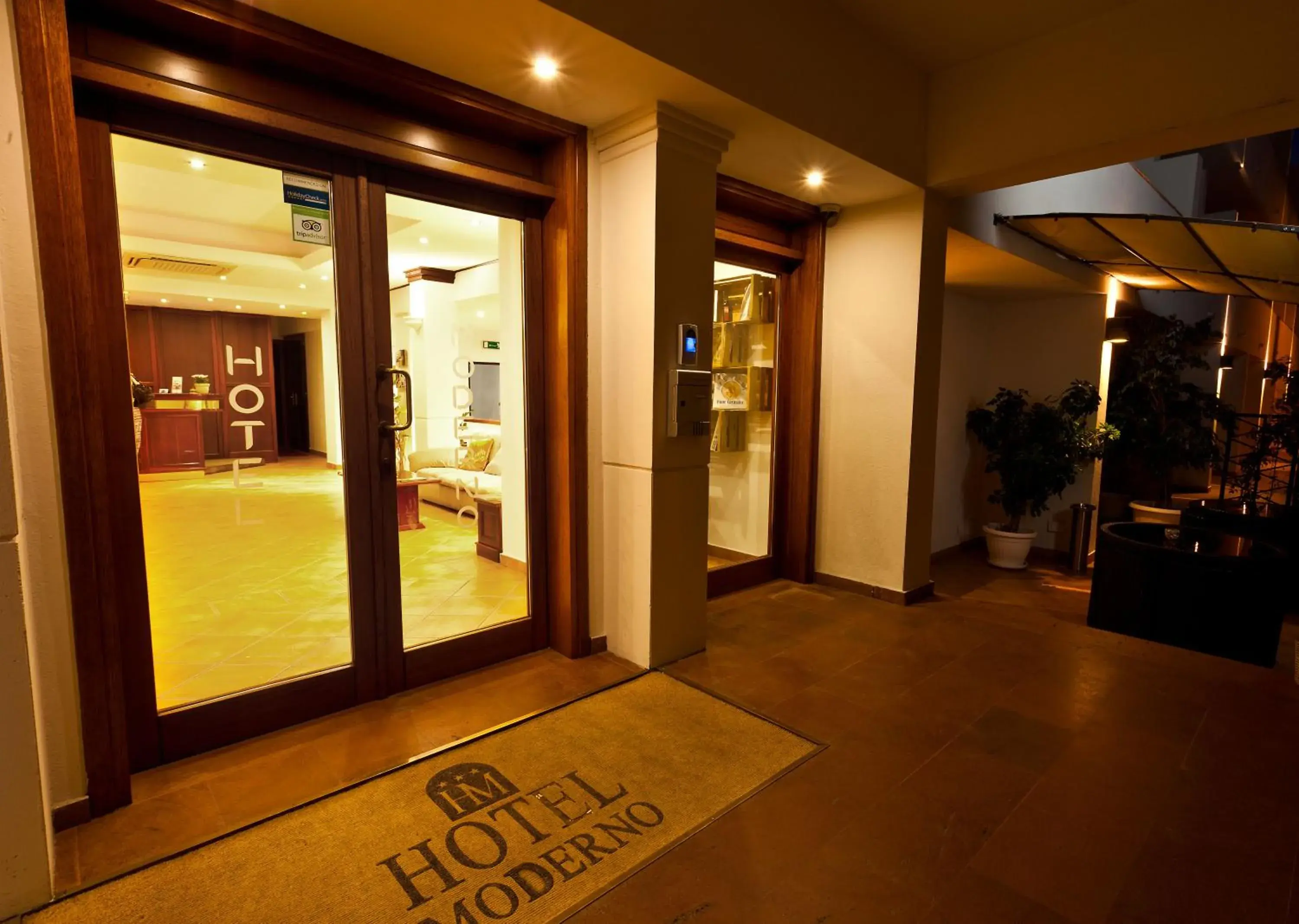 Facade/entrance in Hotel Moderno