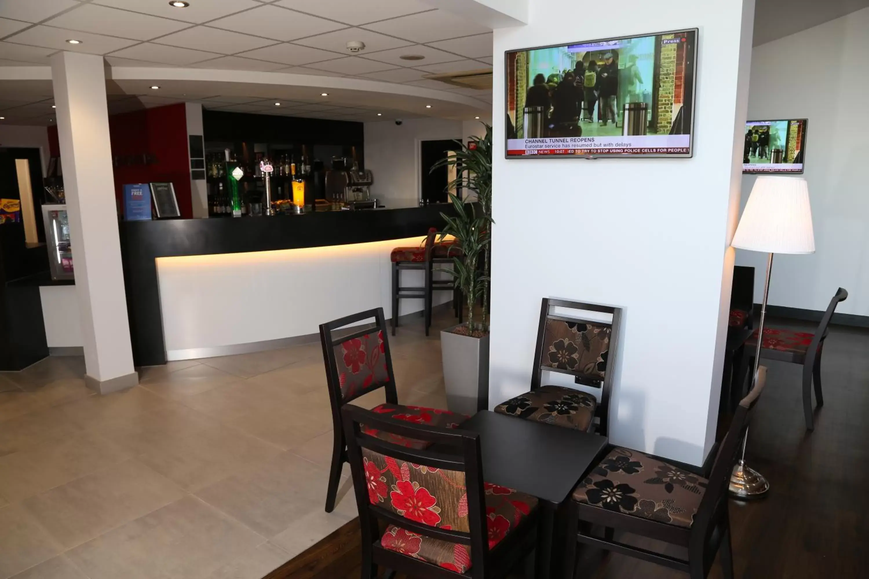 Lounge or bar in Ramada Wakefield