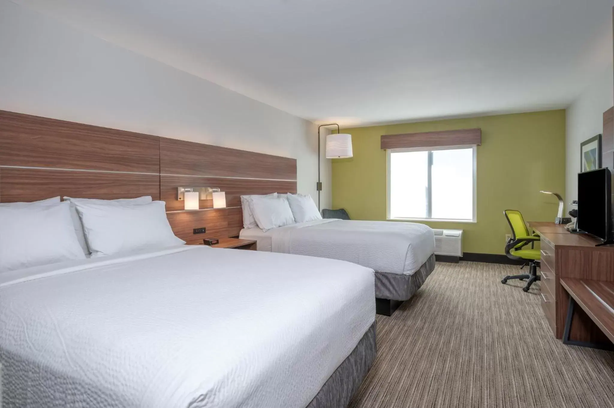 Photo of the whole room, Bed in Holiday Inn Express Hotel & Suites Thornburg-S. Fredericksburg, an IHG Hotel