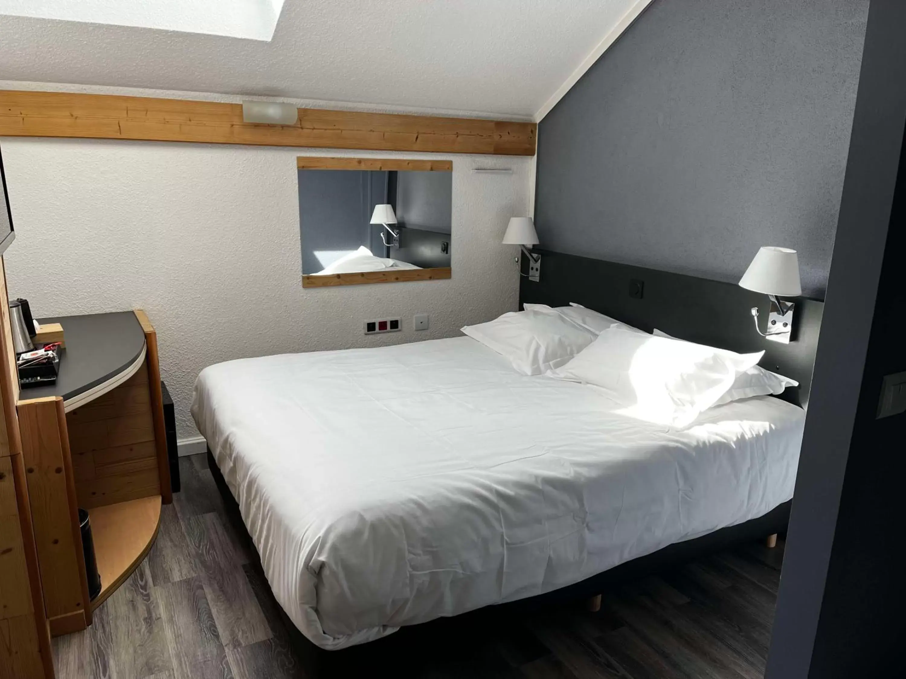 Bedroom, Bed in Sure Hotel by Best Western Annecy