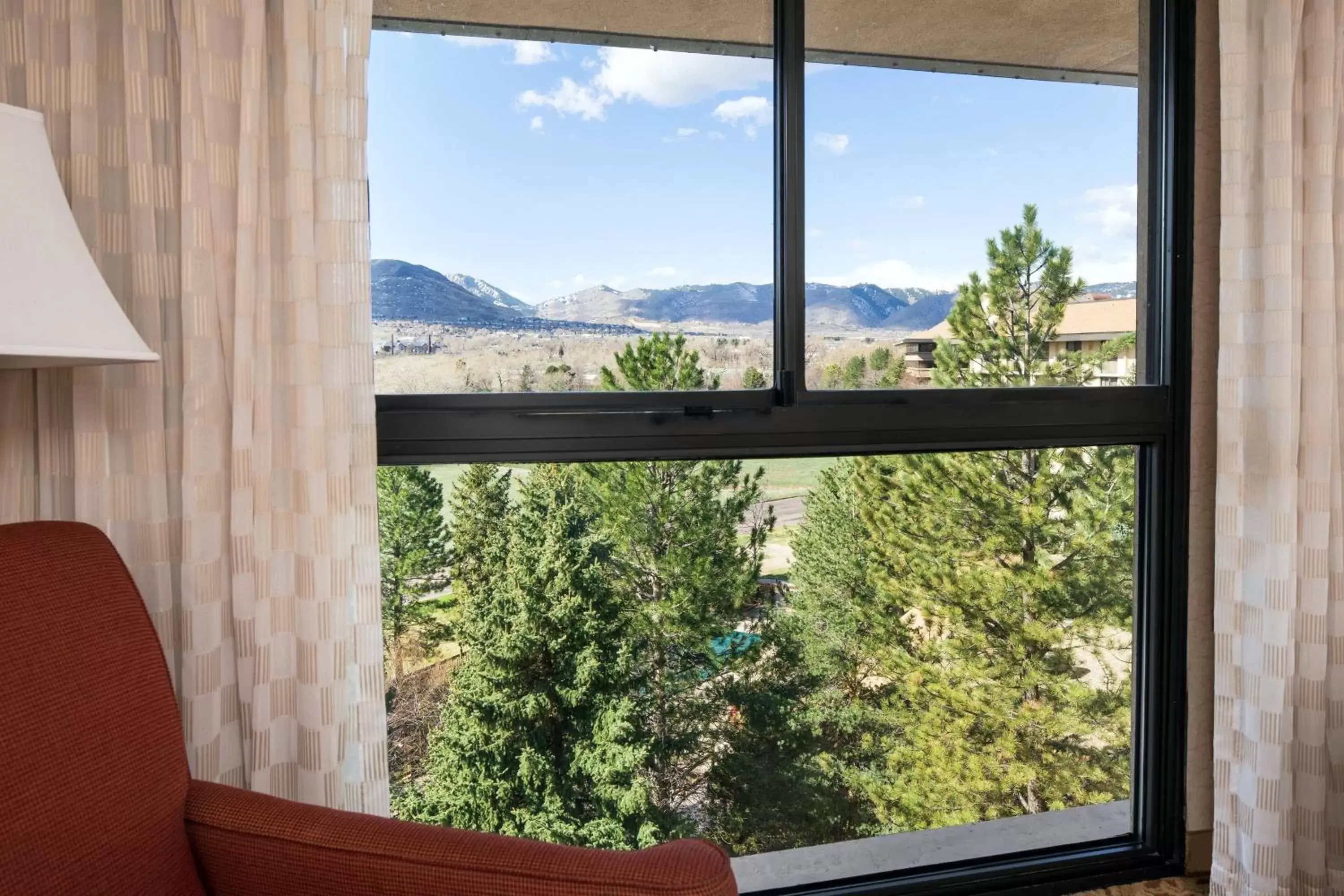 Photo of the whole room, Mountain View in Denver Marriott West