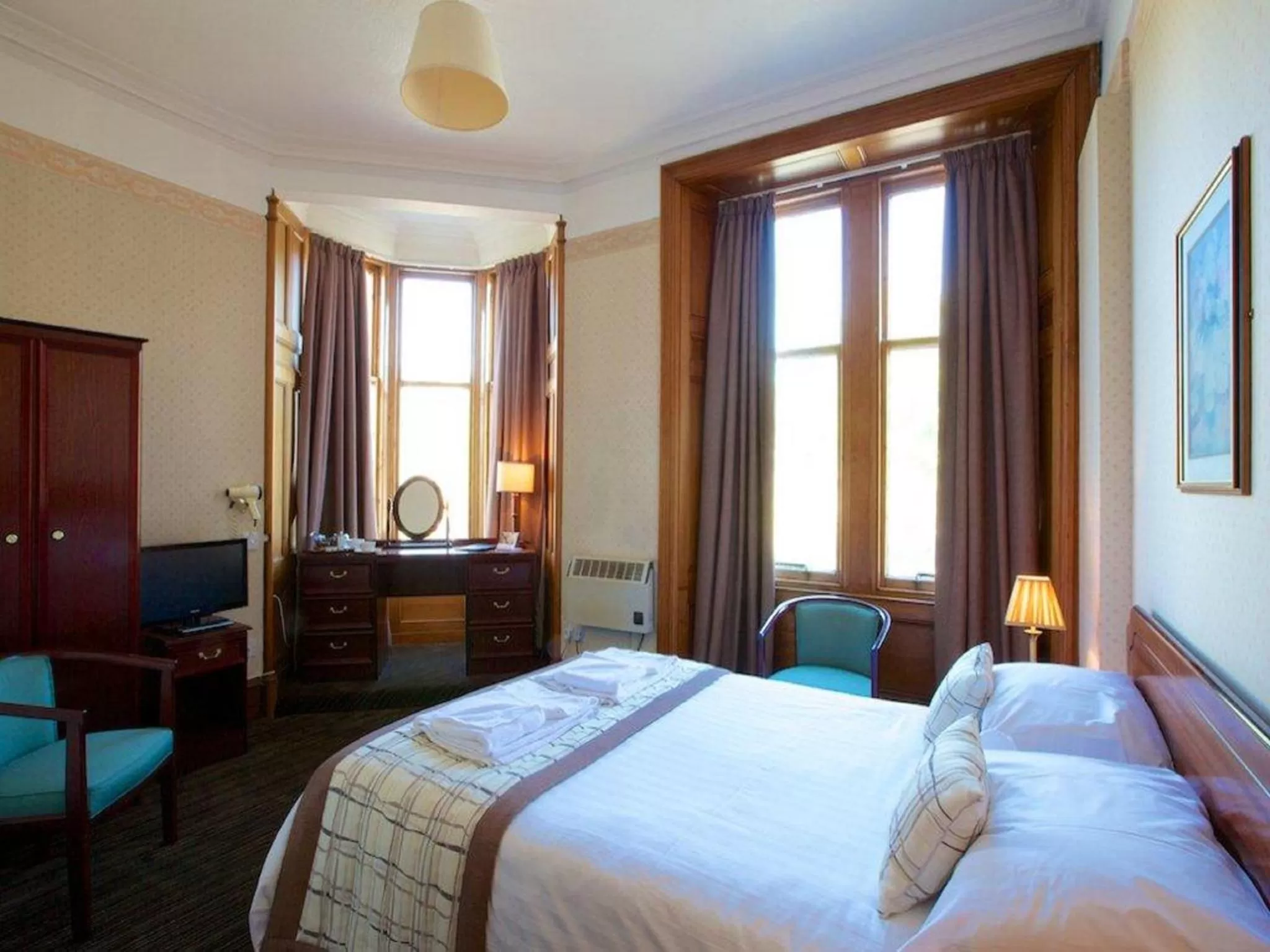 Bed in Royal Thurso Hotel